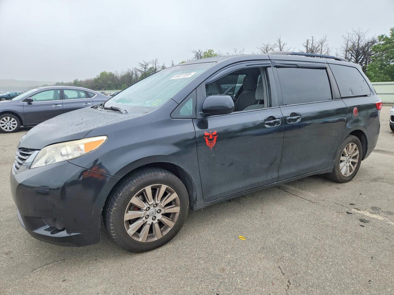 2015 Toyota Sienna Le Black vin: 5TDJK3DCXFS097167
