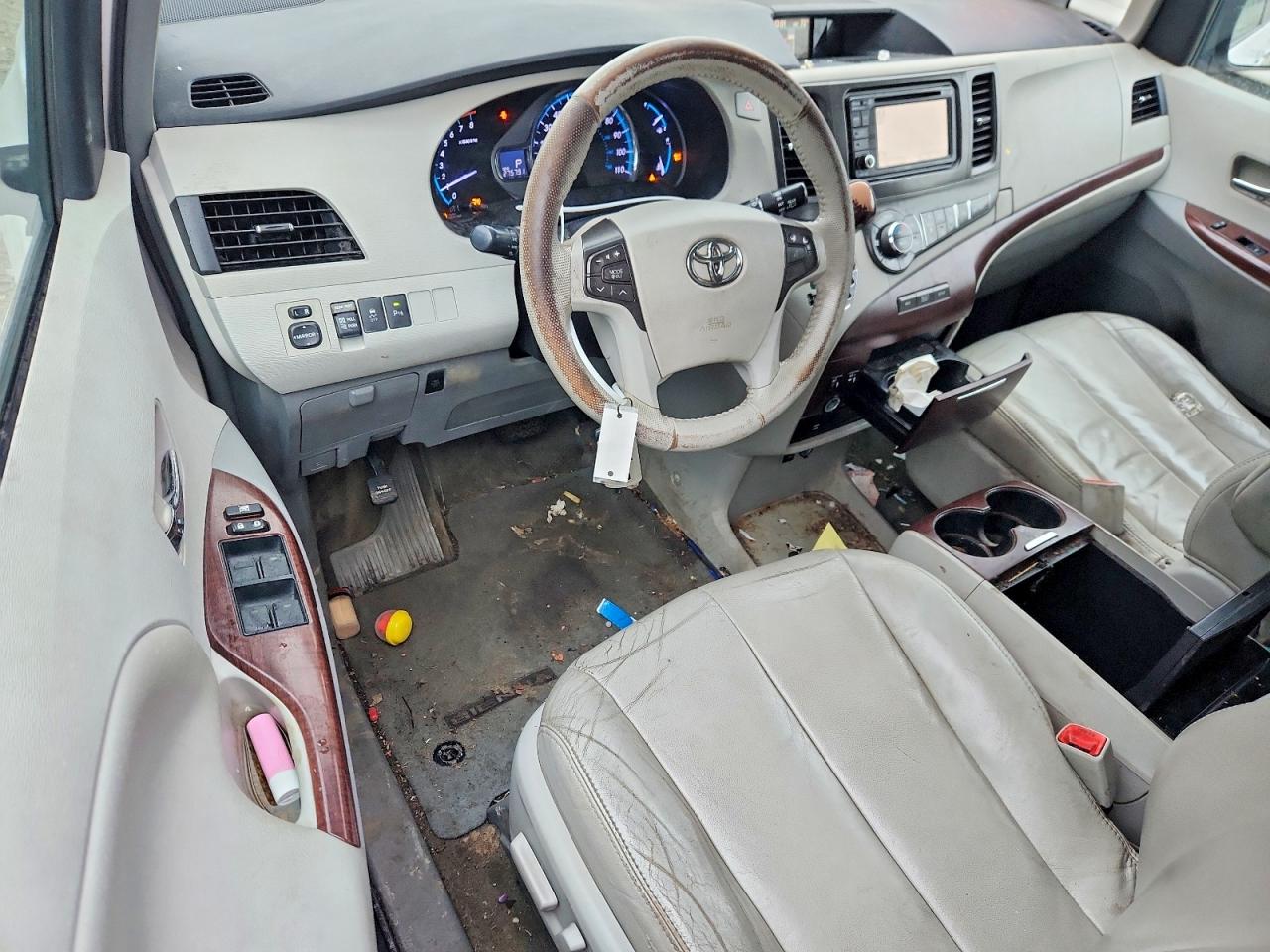 2013 Toyota Sienna Xle 8-passenger White vin: 5TDYK3DC2DS382540