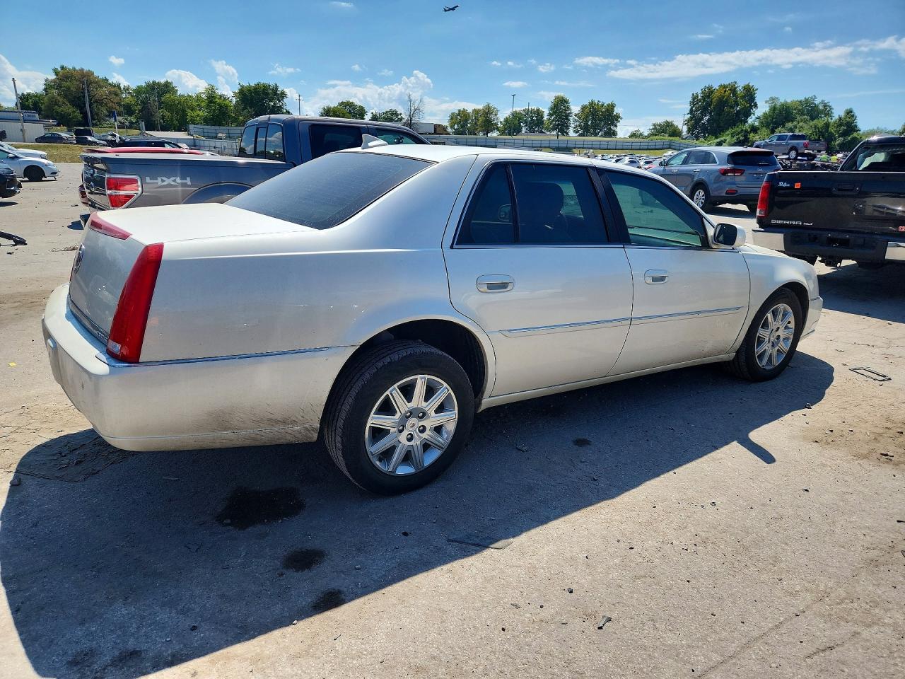 2011 Cadillac Dts Premium Collection Белый vin: 1G6KH5E69BU118932