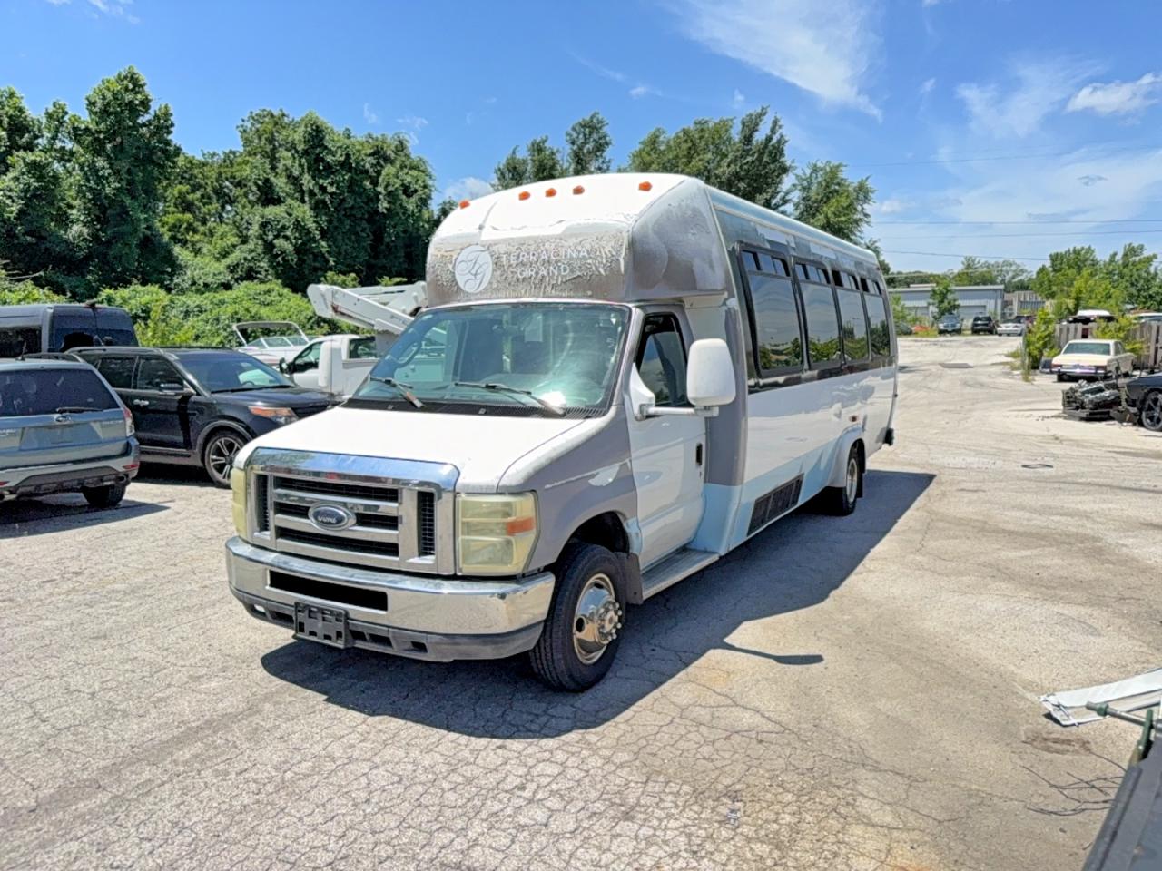 2010 Ford Econoline E450 Super Duty Cutaway Van White vin: 1FDXE4FSXADA45159