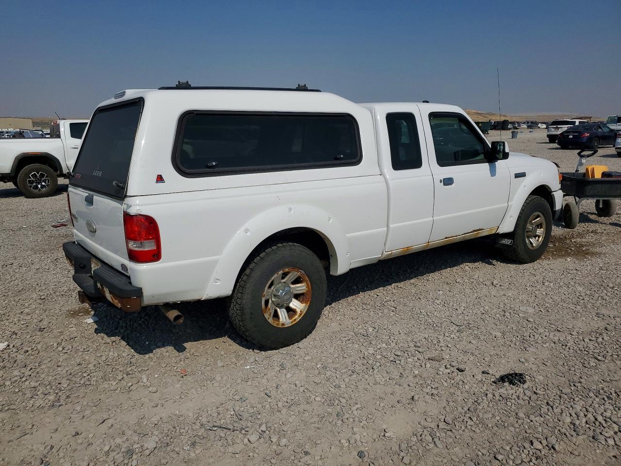2010 Ford Ranger Super Cab White vin: 1FTLR4FE6APA11297