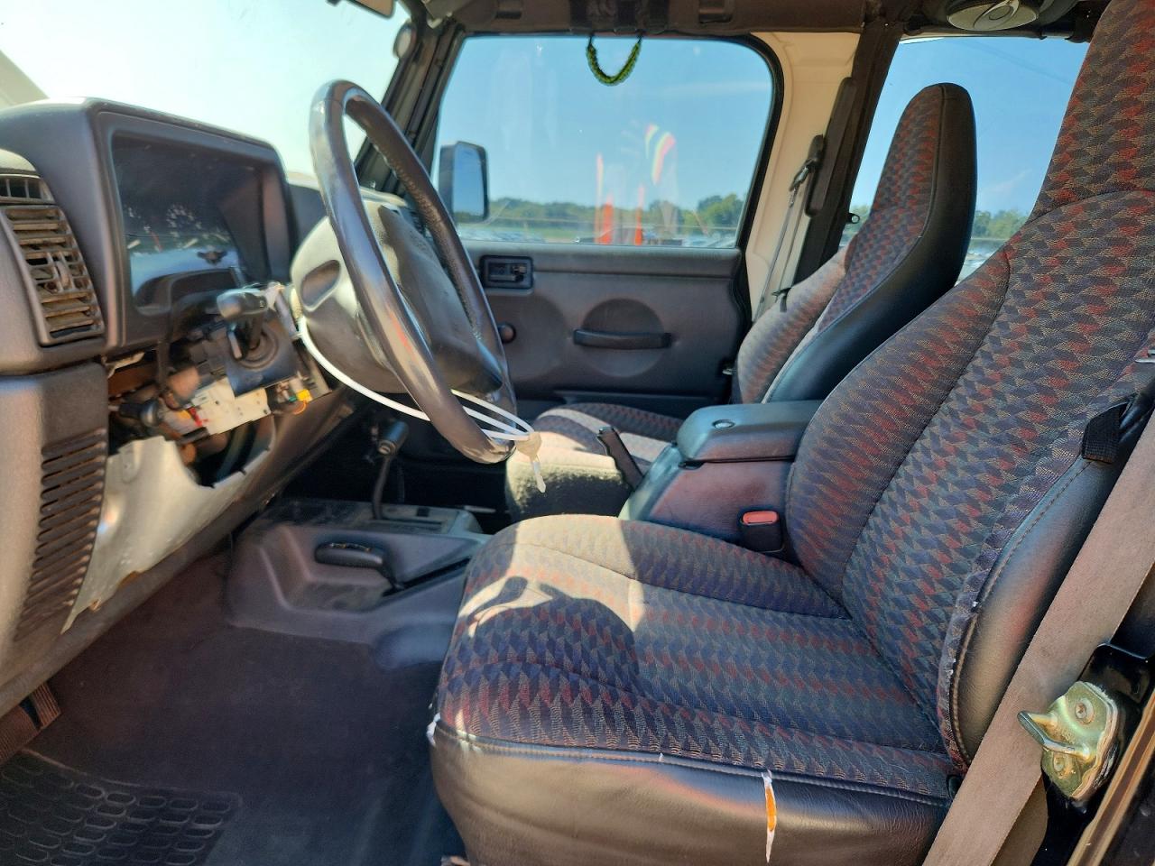 1999 Jeep Wrangler / Tj Sport Black vin: 1J4FY19S0XP458792