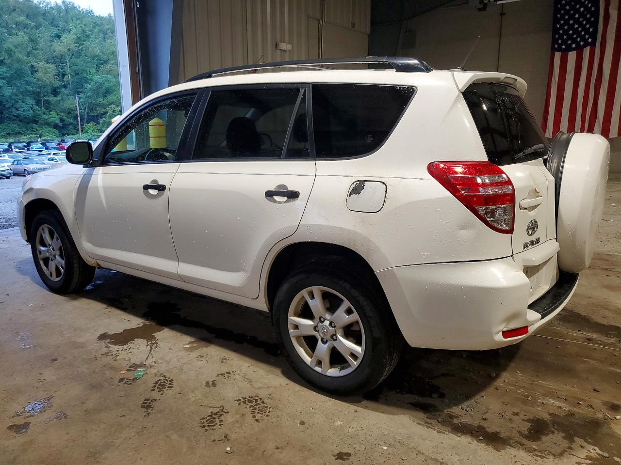 2011 Toyota Rav4 Base White vin: JTMBK4DVXB5099173