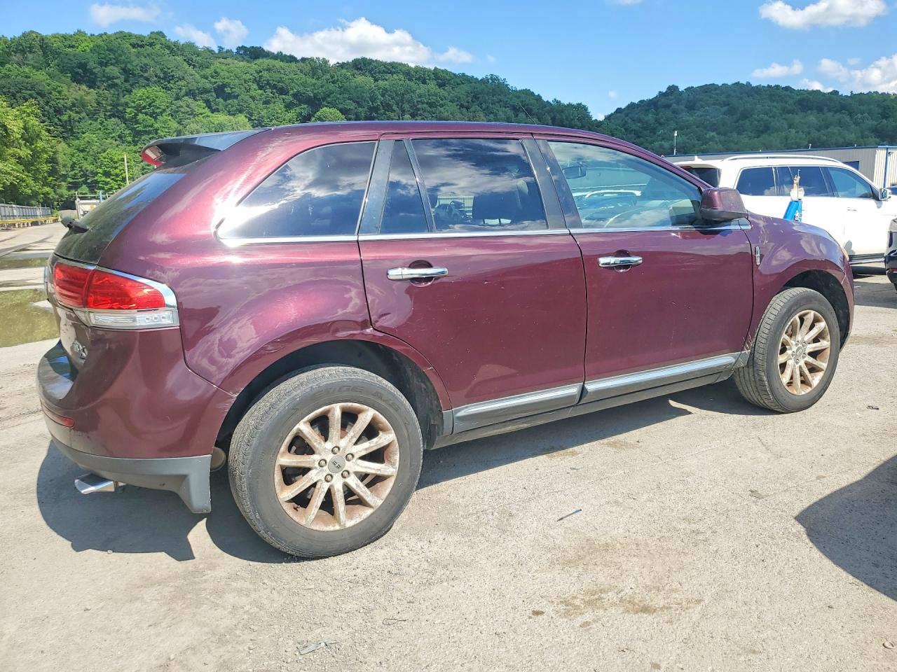 2011 Lincoln Mkx Burgundy vin: 2LMDJ8JKXBBJ13484