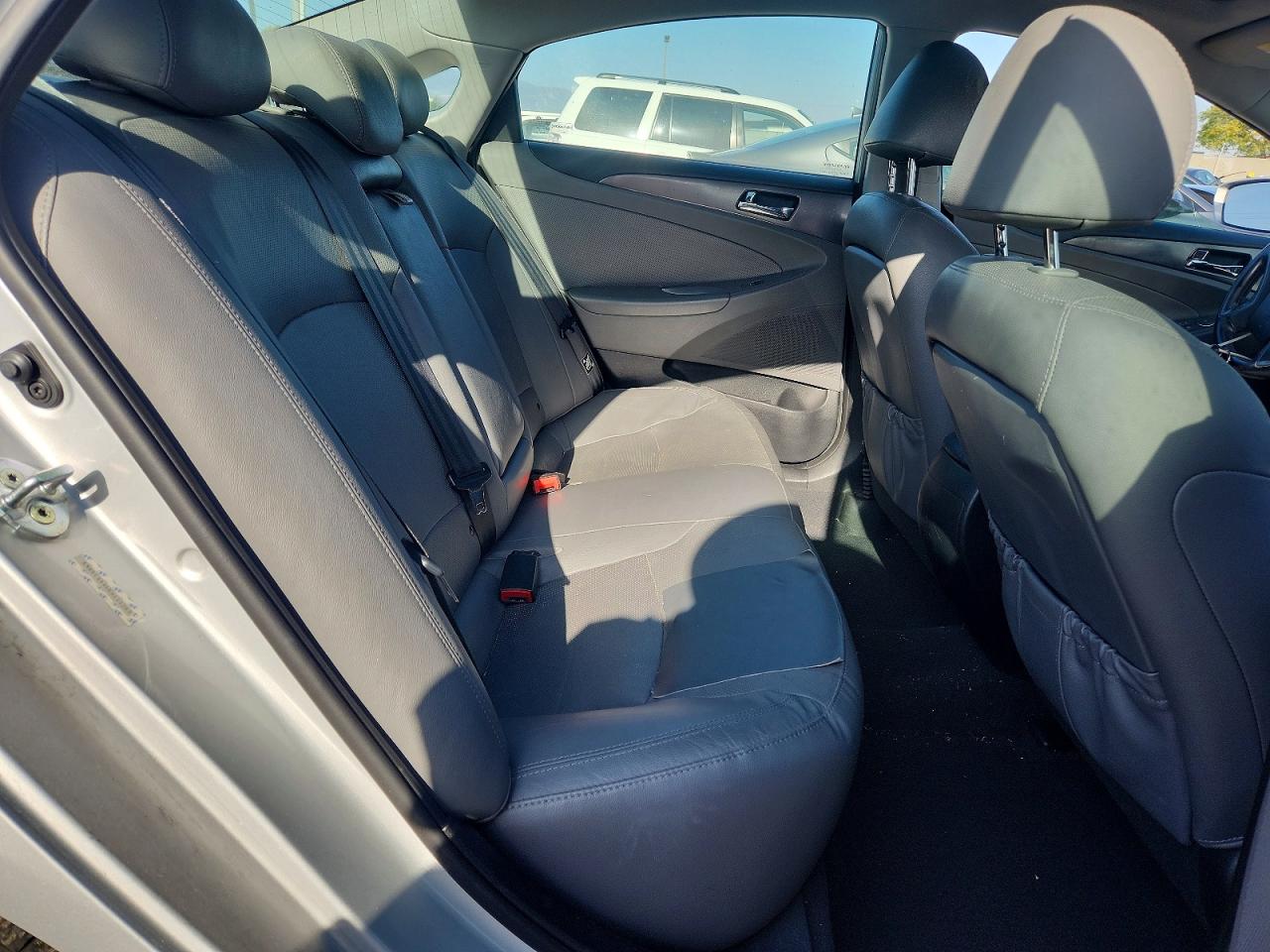 2014 Hyundai Sonata Hybrid Silver vin: KMHEC4A46EA111283
