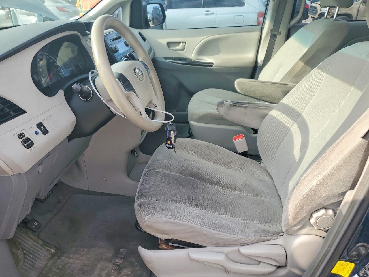 2012 Toyota Sienna Base 7-passenger Blue vin: 5TDKA3DC1CS011280