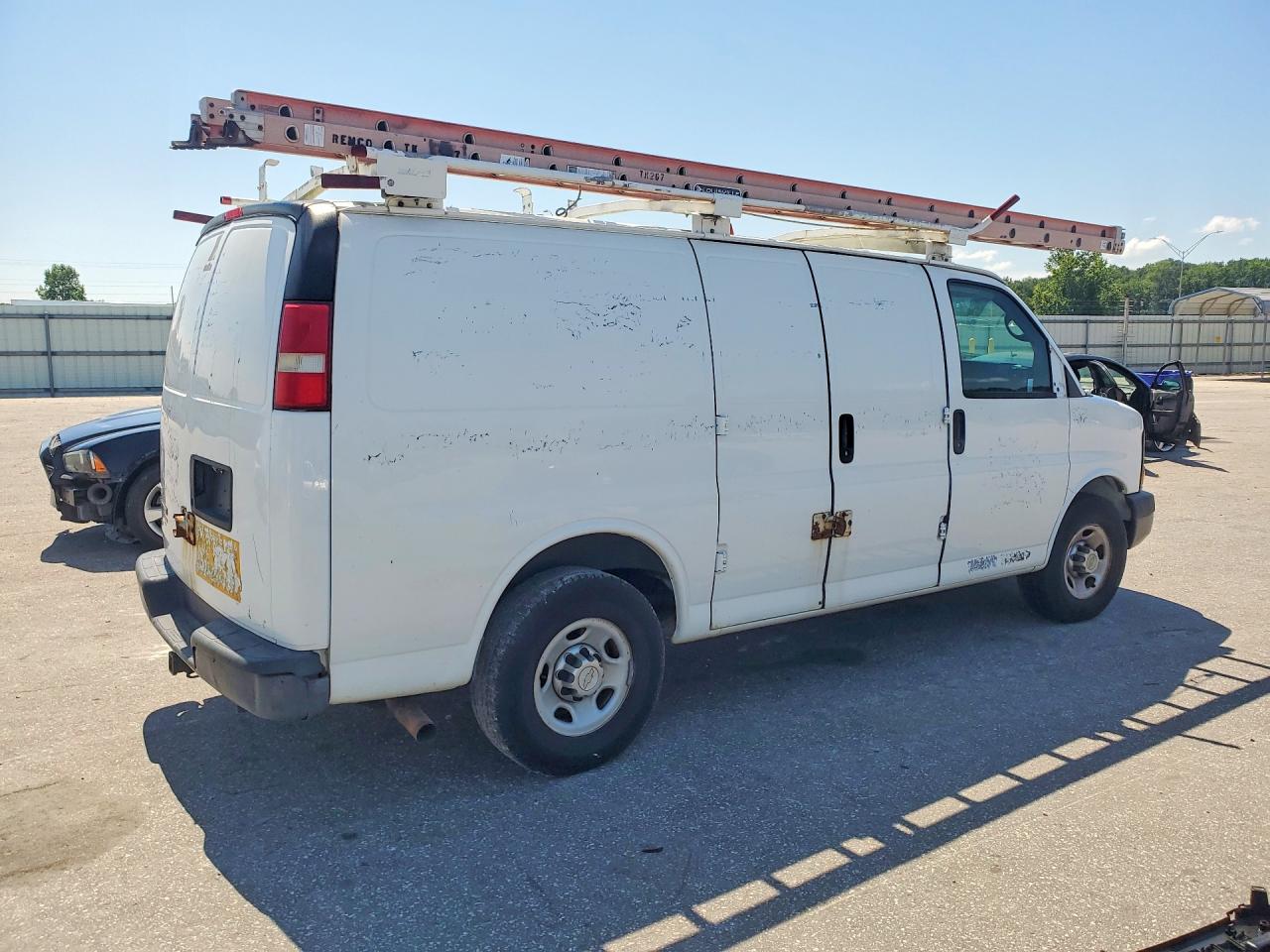 2011 Chevrolet Express G2500 White vin: 1GCWGFCG8B1135368