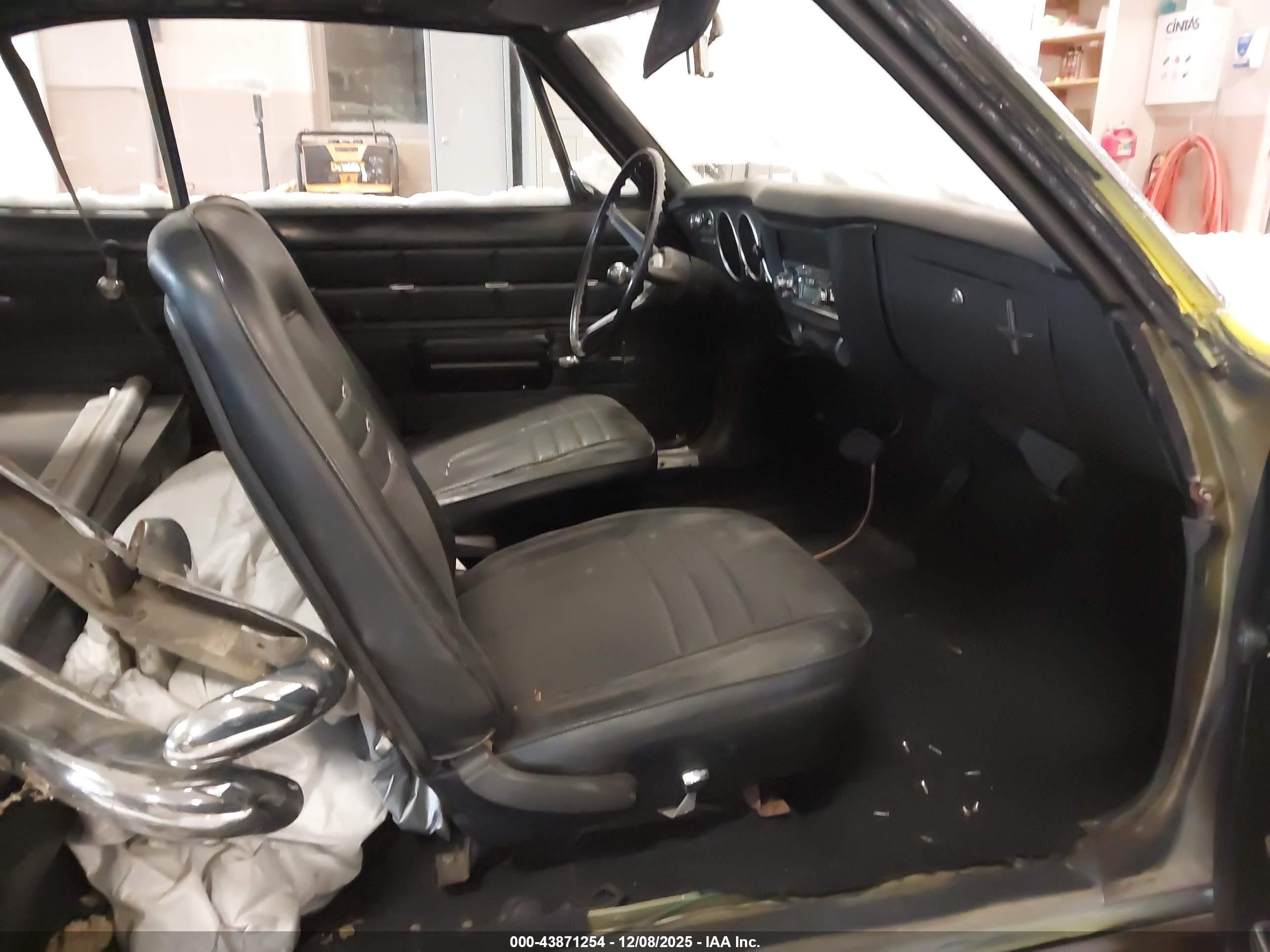 1968 Chevrolet Corvair   Желтый vin: 105378w109459    