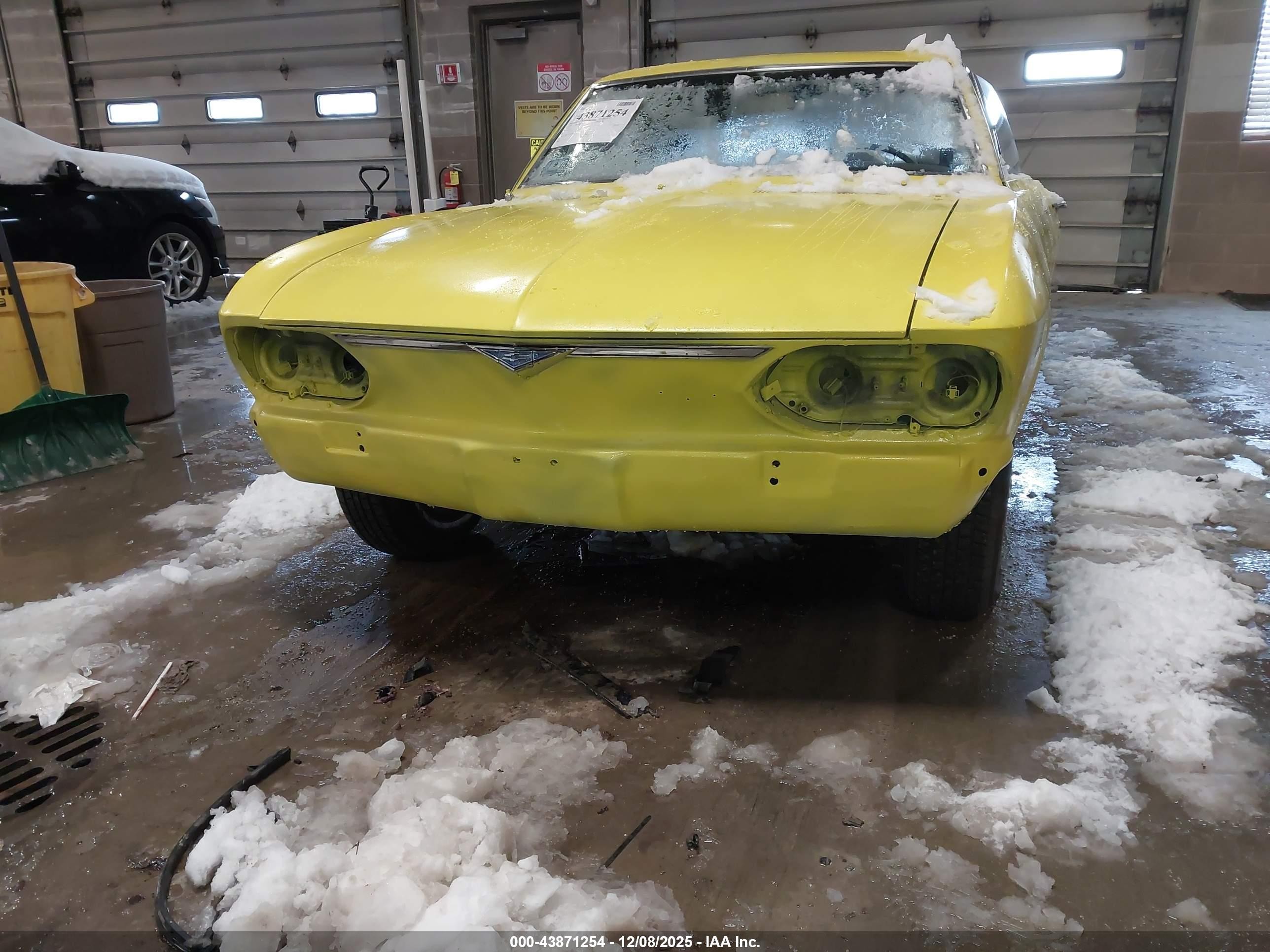 1968 Chevrolet Corvair   Желтый vin: 105378w109459    