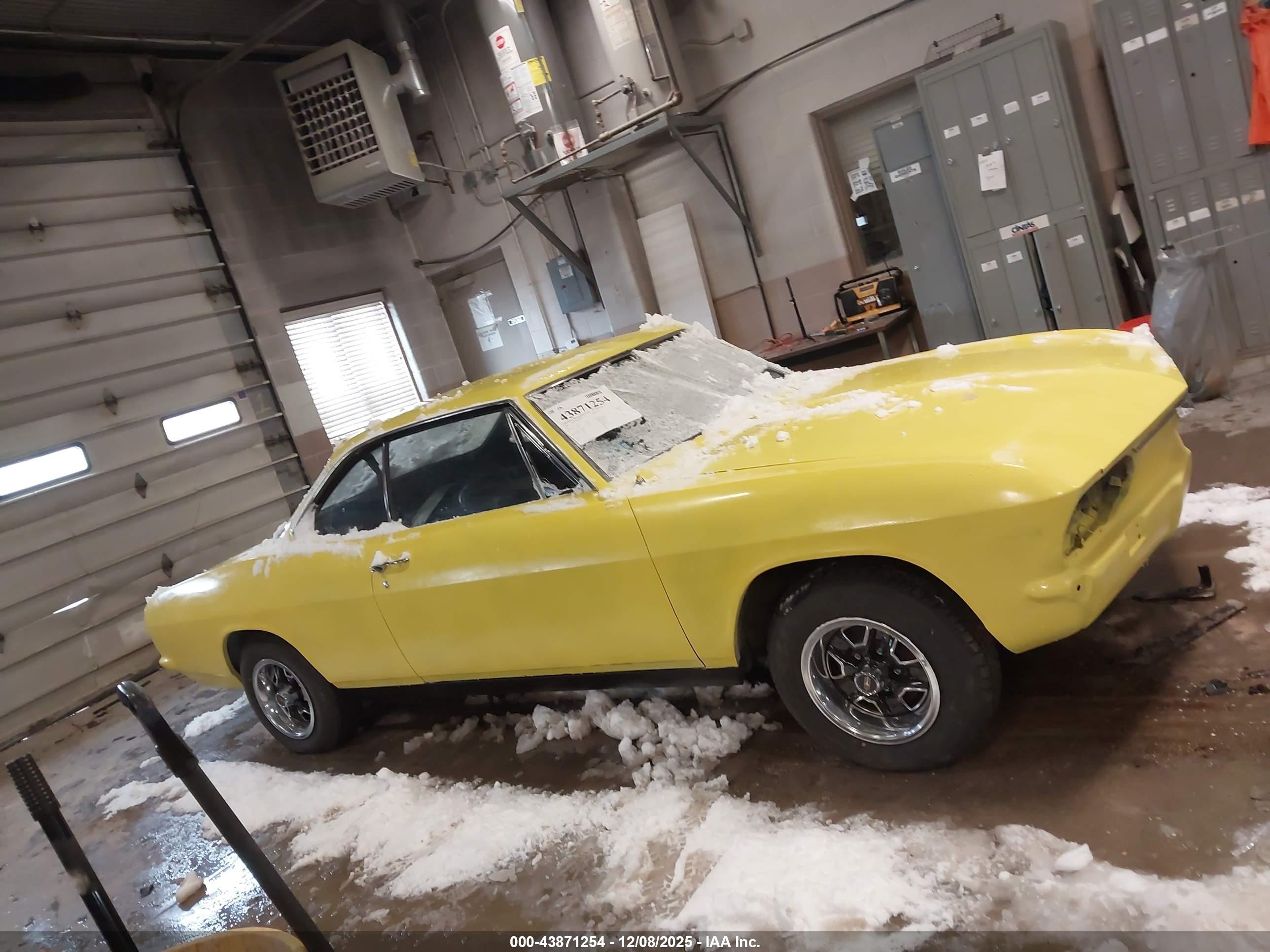 1968 Chevrolet Corvair   Желтый vin: 105378w109459    