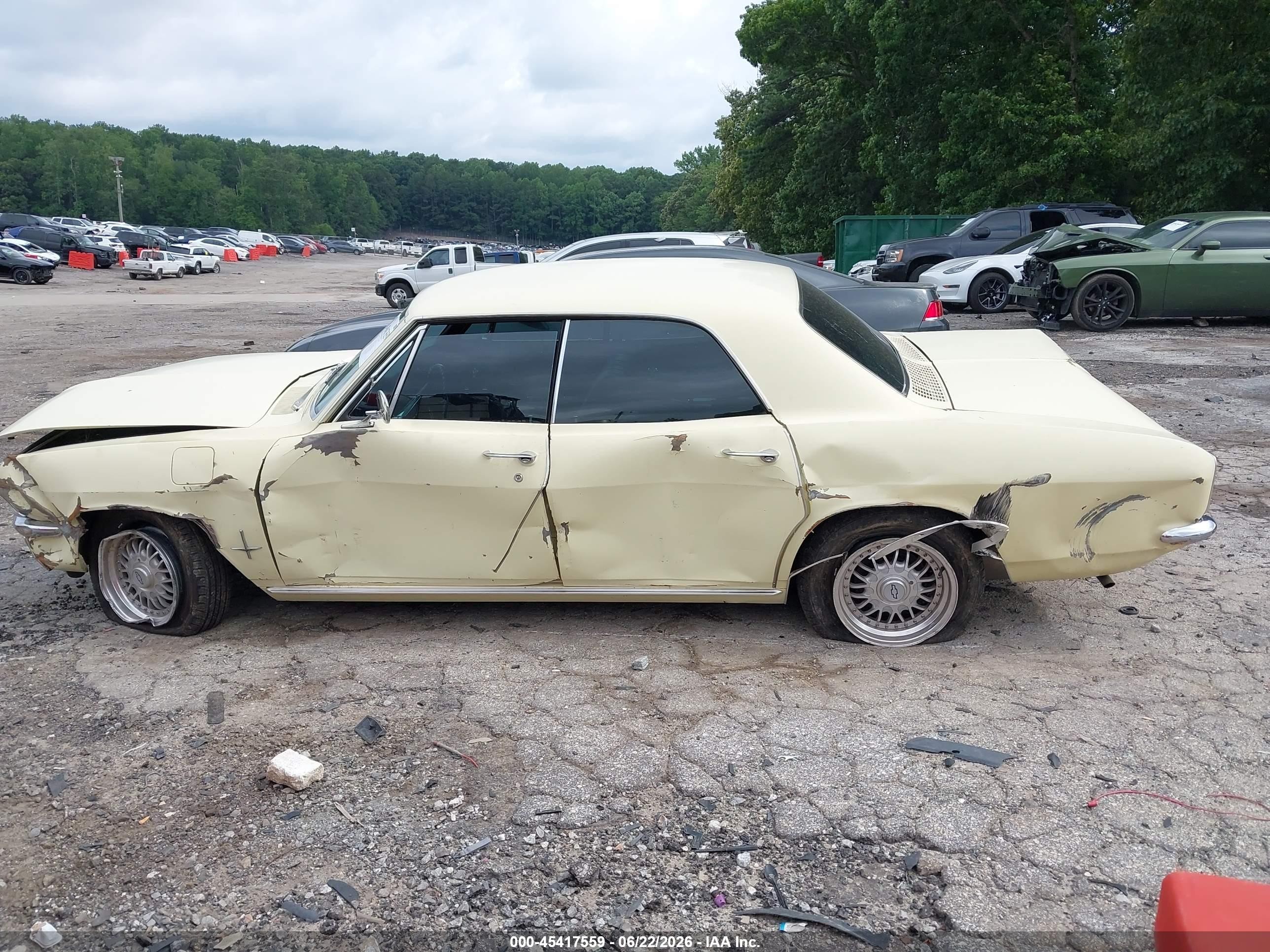 1970 Chevrolet Corvair Yellow vin: 105396L106998