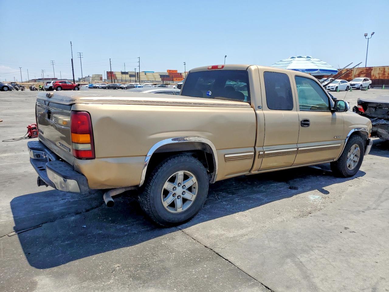 2000 Chevrolet Silverado C1500 Gold vin: 2GCEC19TXY1161584