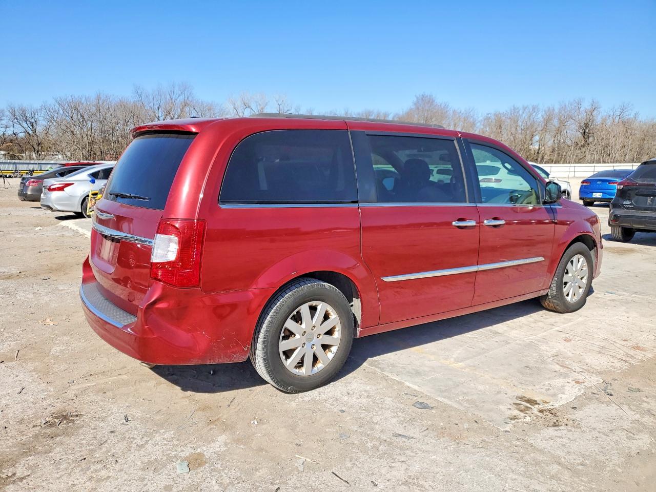 2015 Chrysler Town & Country Touring Red vin: 2C4RC1BG9FR754155