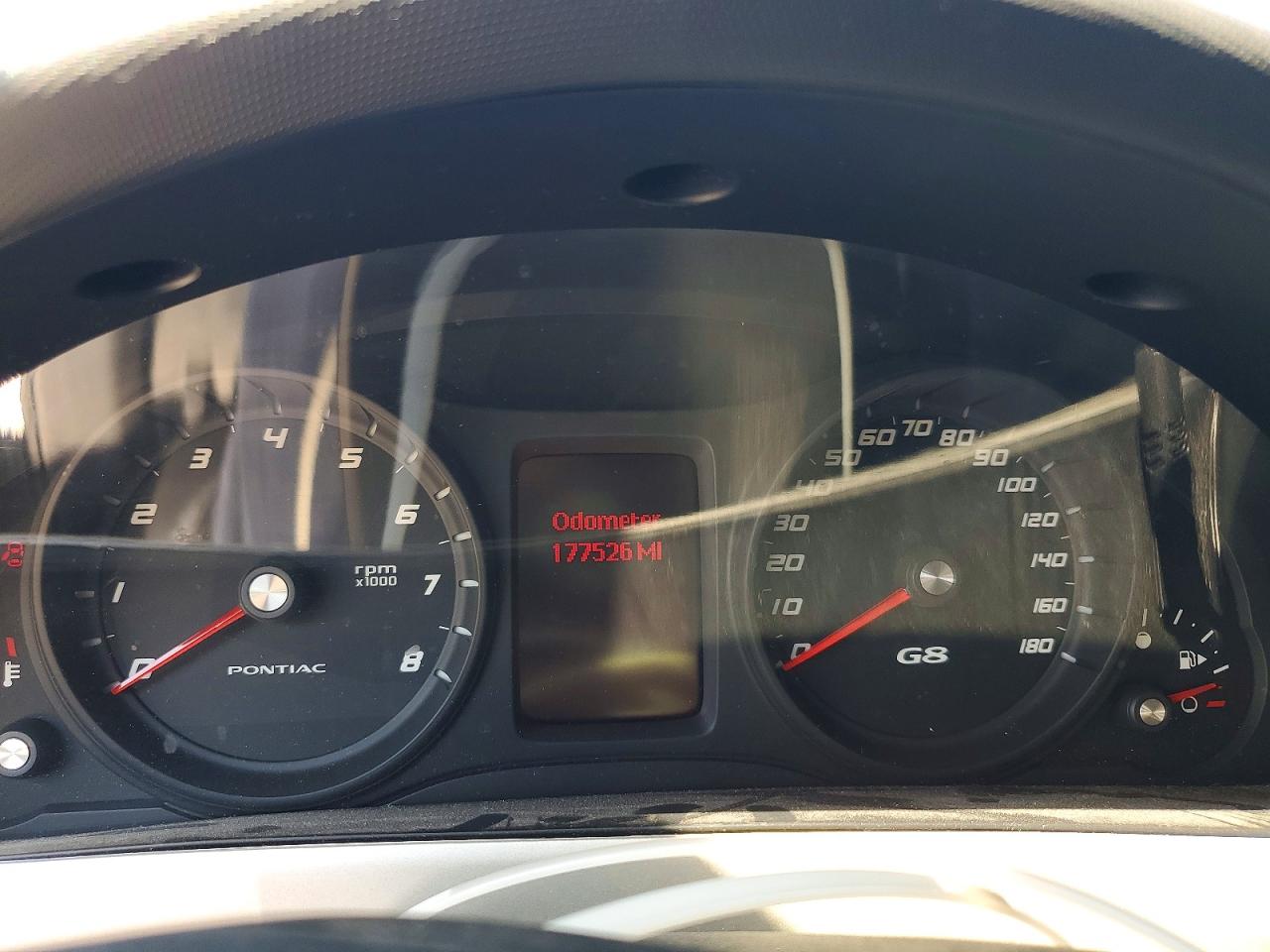 2009 Pontiac G8 Red vin: 6G2ER57729L164798