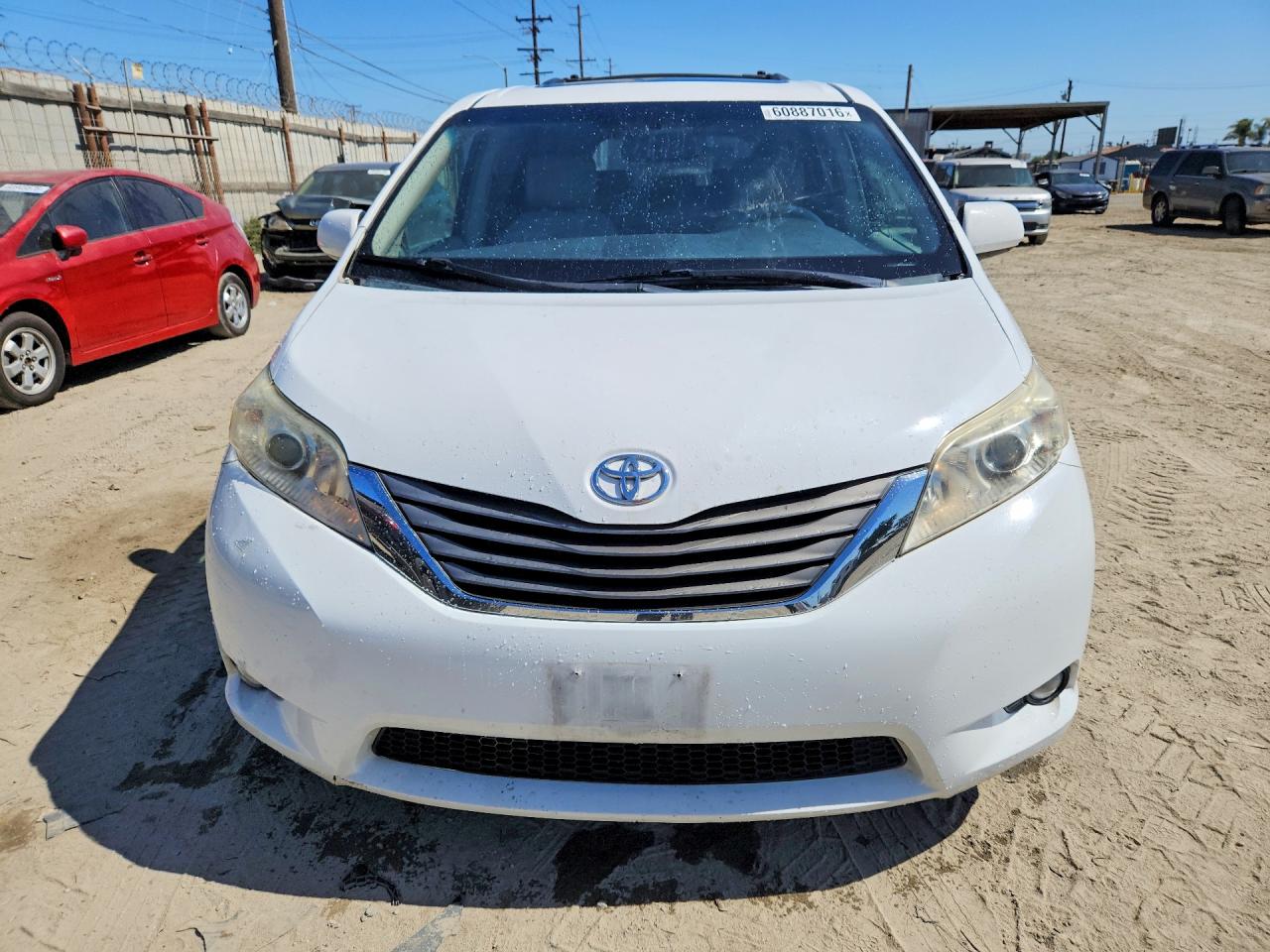 2011 Toyota Sienna Xle 8-passenger White vin: 5TDYK3DC7BS021513