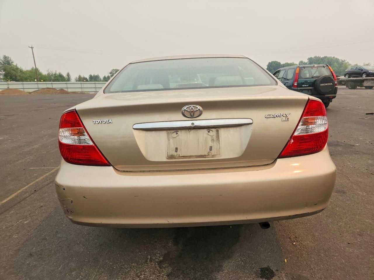 2004 Toyota Camry Le Gold vin: 4T1BE32K74U359169