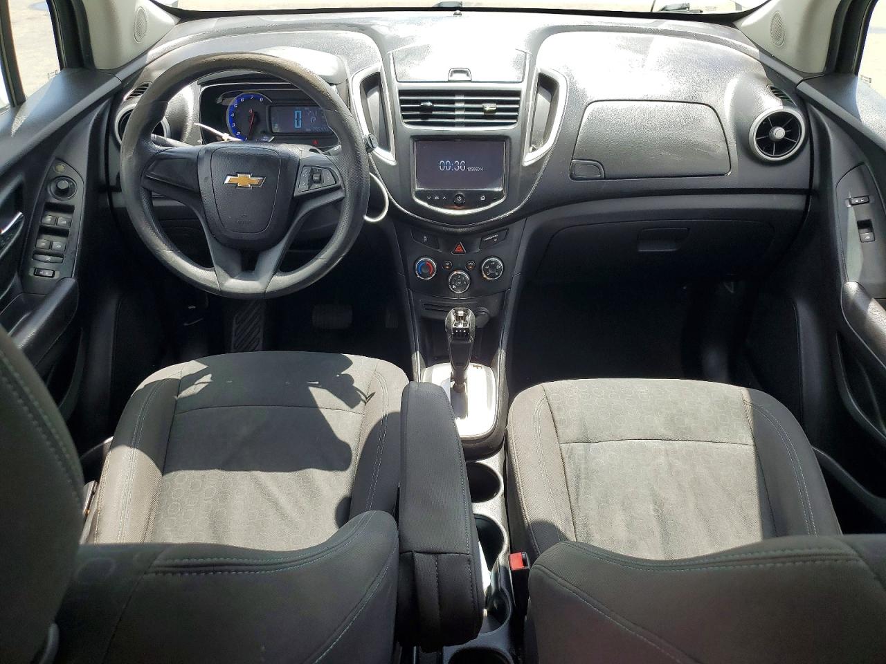 2015 Chevrolet Trax Ls White vin: KL7CJKSB0FB127281