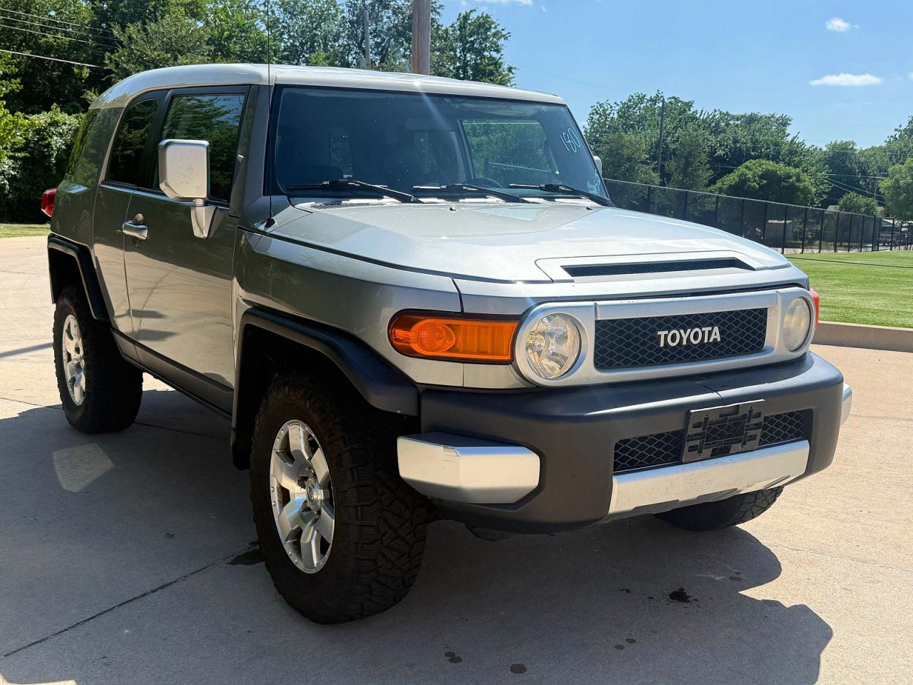 2009 Toyota Fj Cruiser Base Silver vin: JTEBU11F09K067152