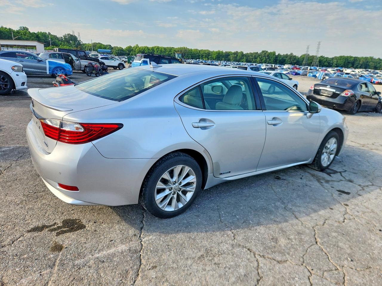 2014 Lexus Es 300h Silver vin: JTHBW1GG0E2044915