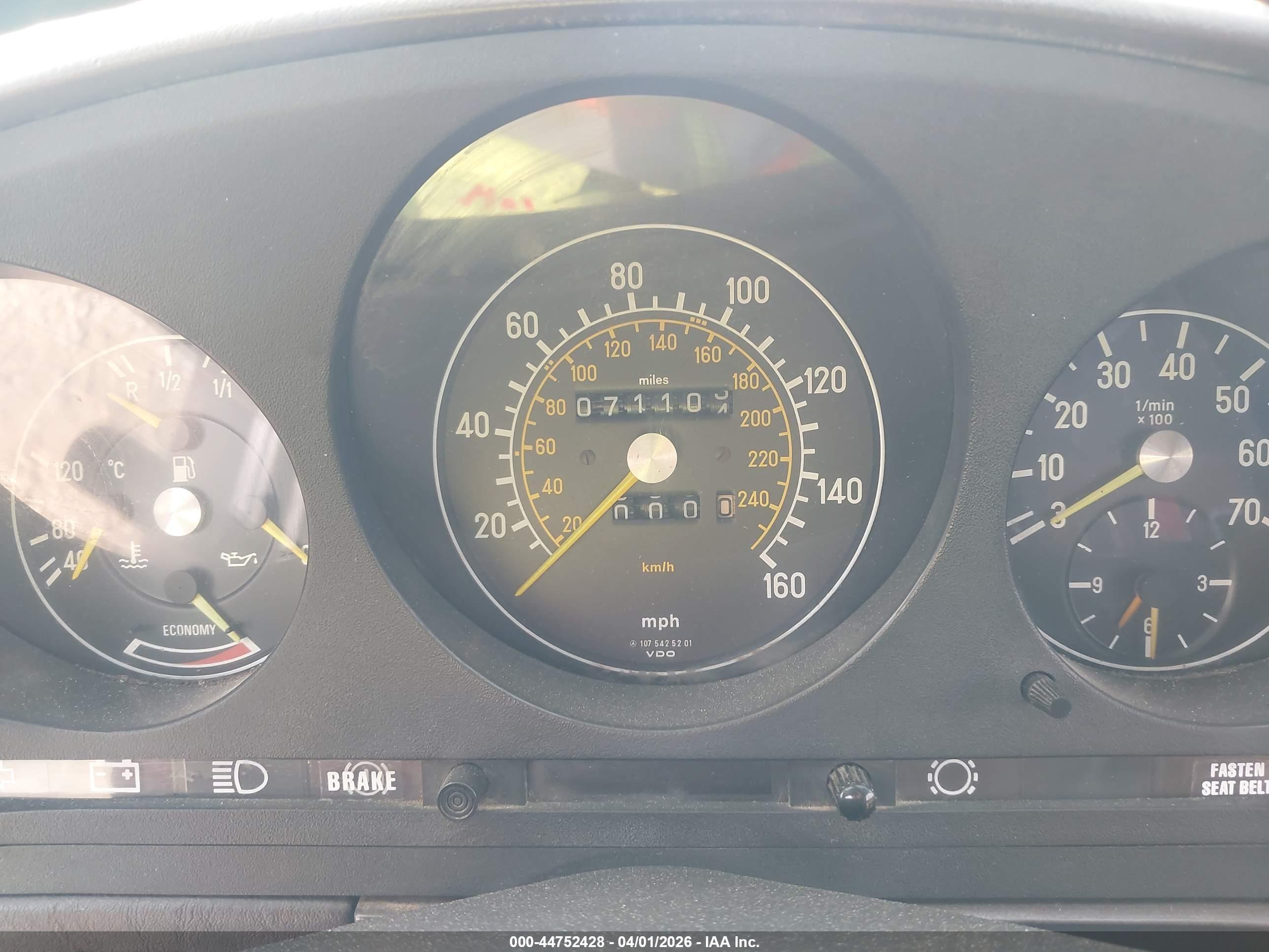1980 Mercedes 280sl   Красный vin: 10704210008929   