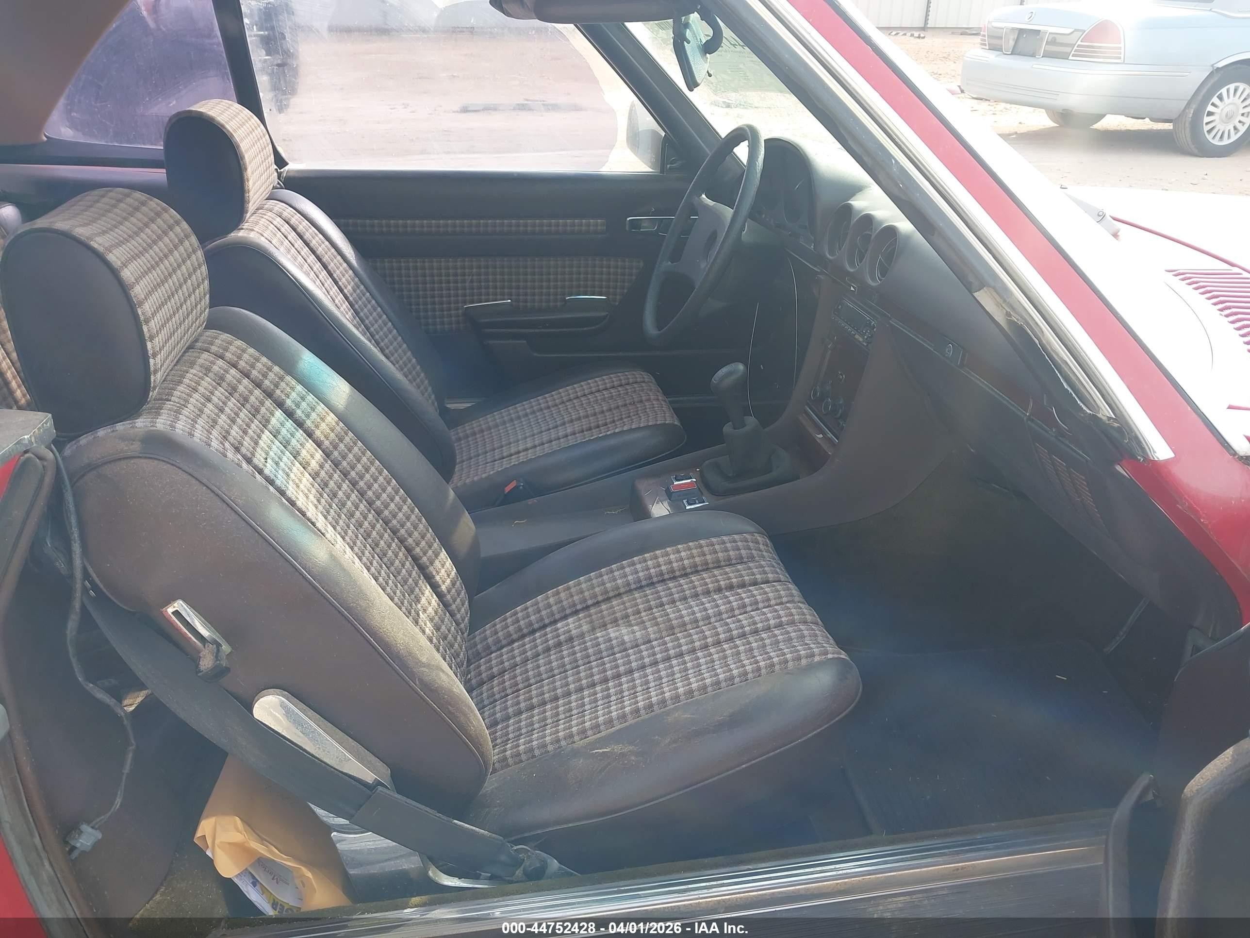 1980 Mercedes 280sl   Красный vin: 10704210008929   