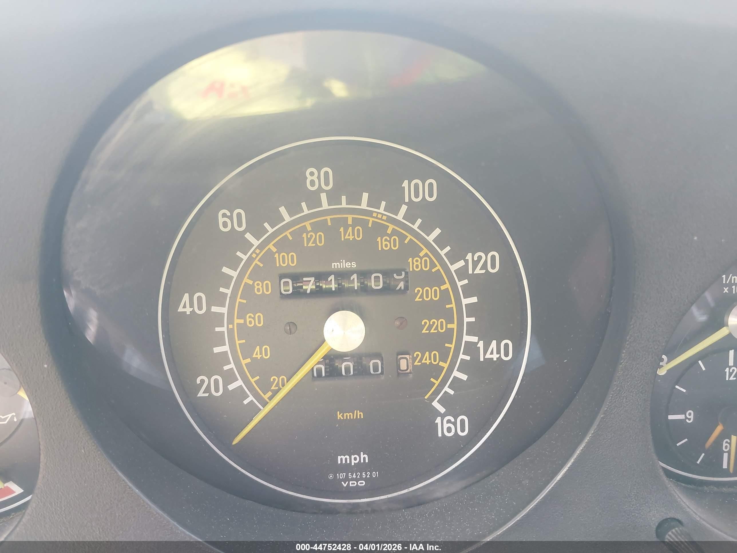 1980 Mercedes 280sl   Красный vin: 10704210008929   