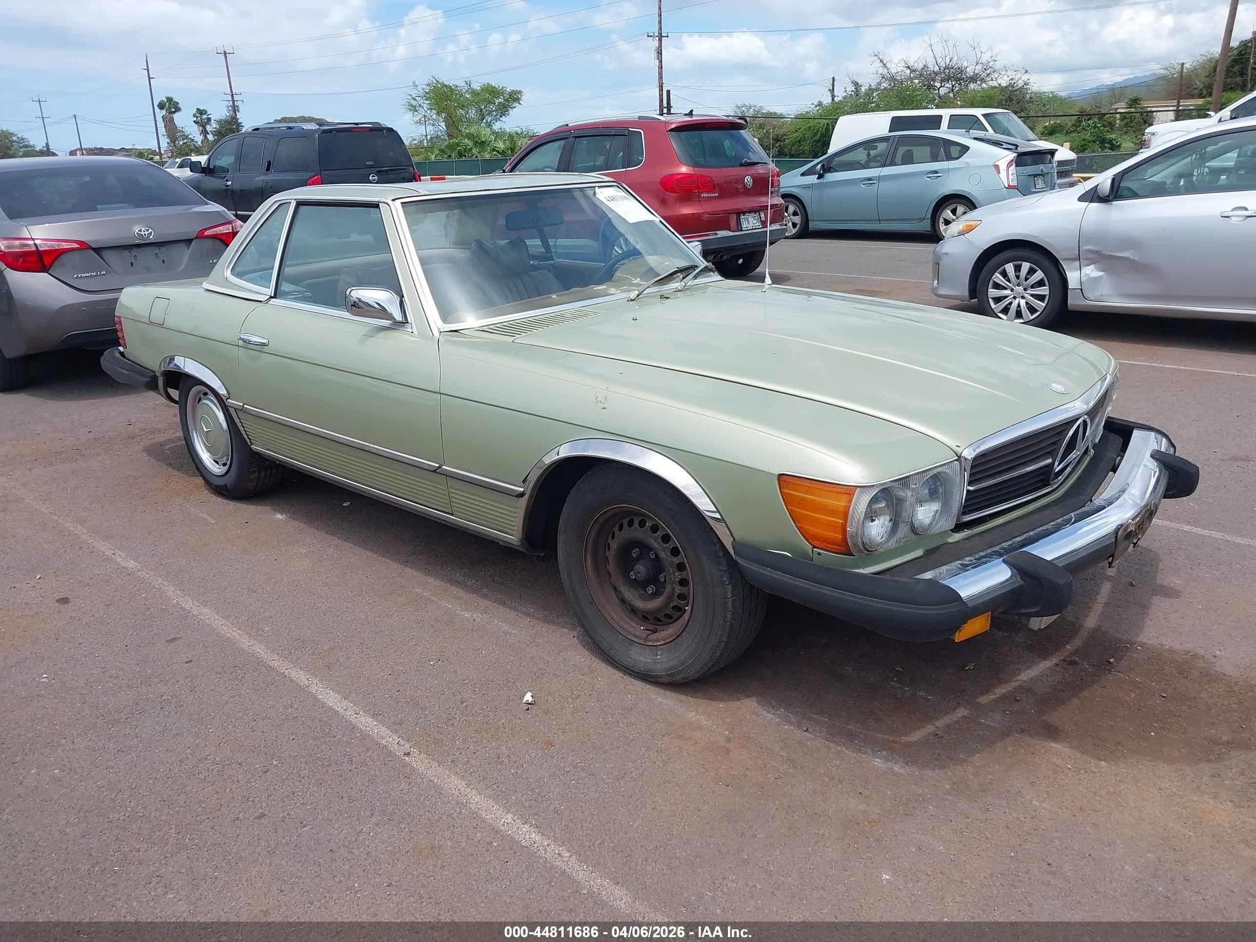 1974 Mercedes-benz 450   Gold vin: 10704412016415   