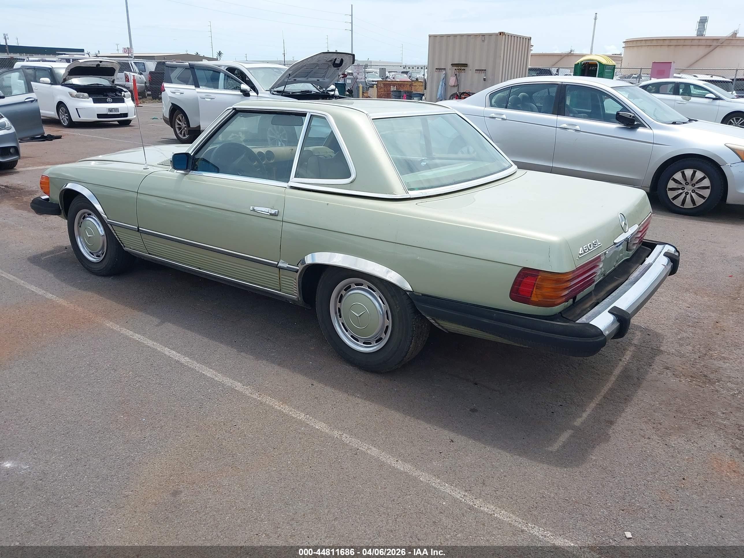 1974 Mercedes-benz 450   Gold vin: 10704412016415   