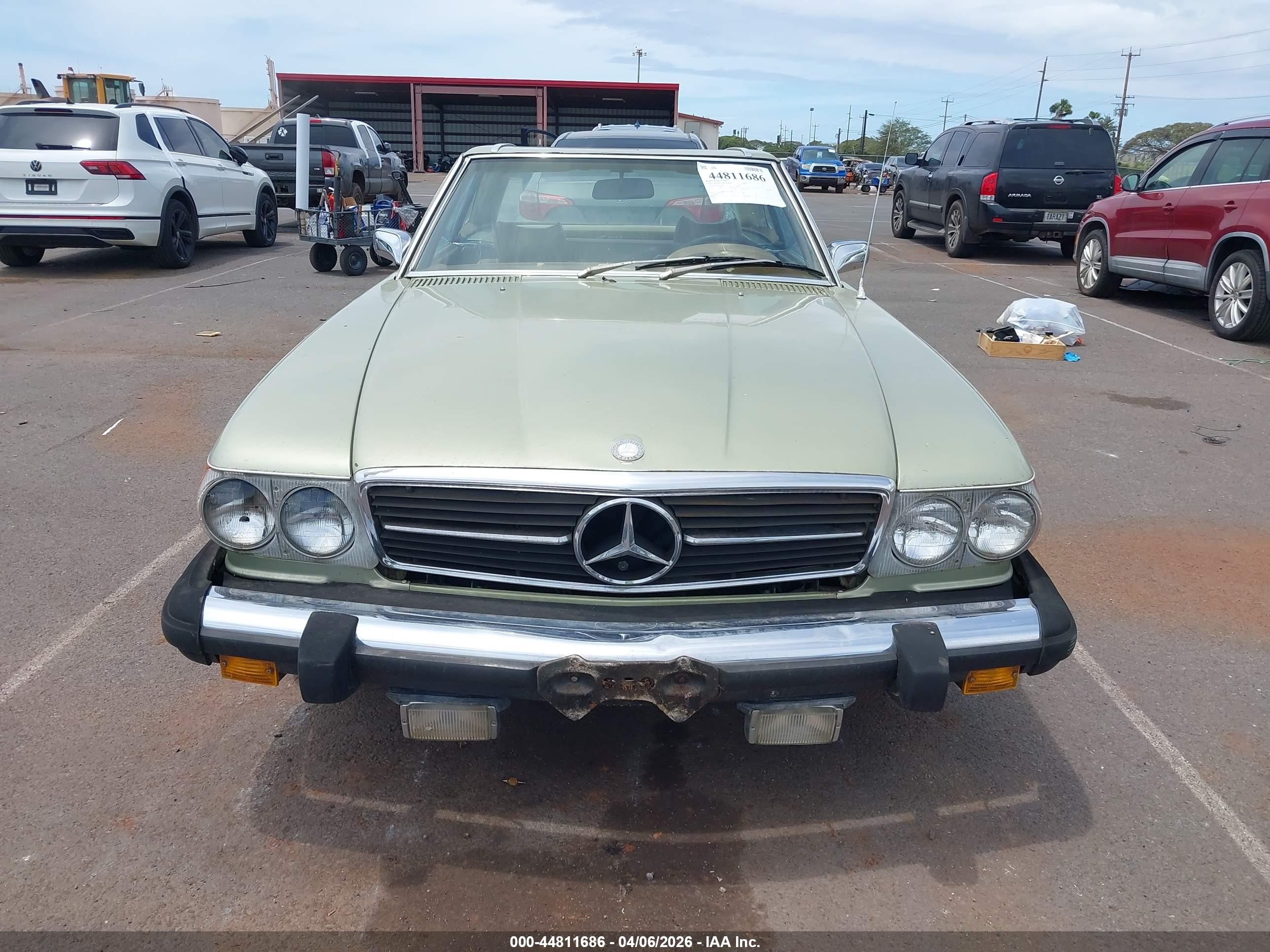 1974 Mercedes-benz 450   Gold vin: 10704412016415   