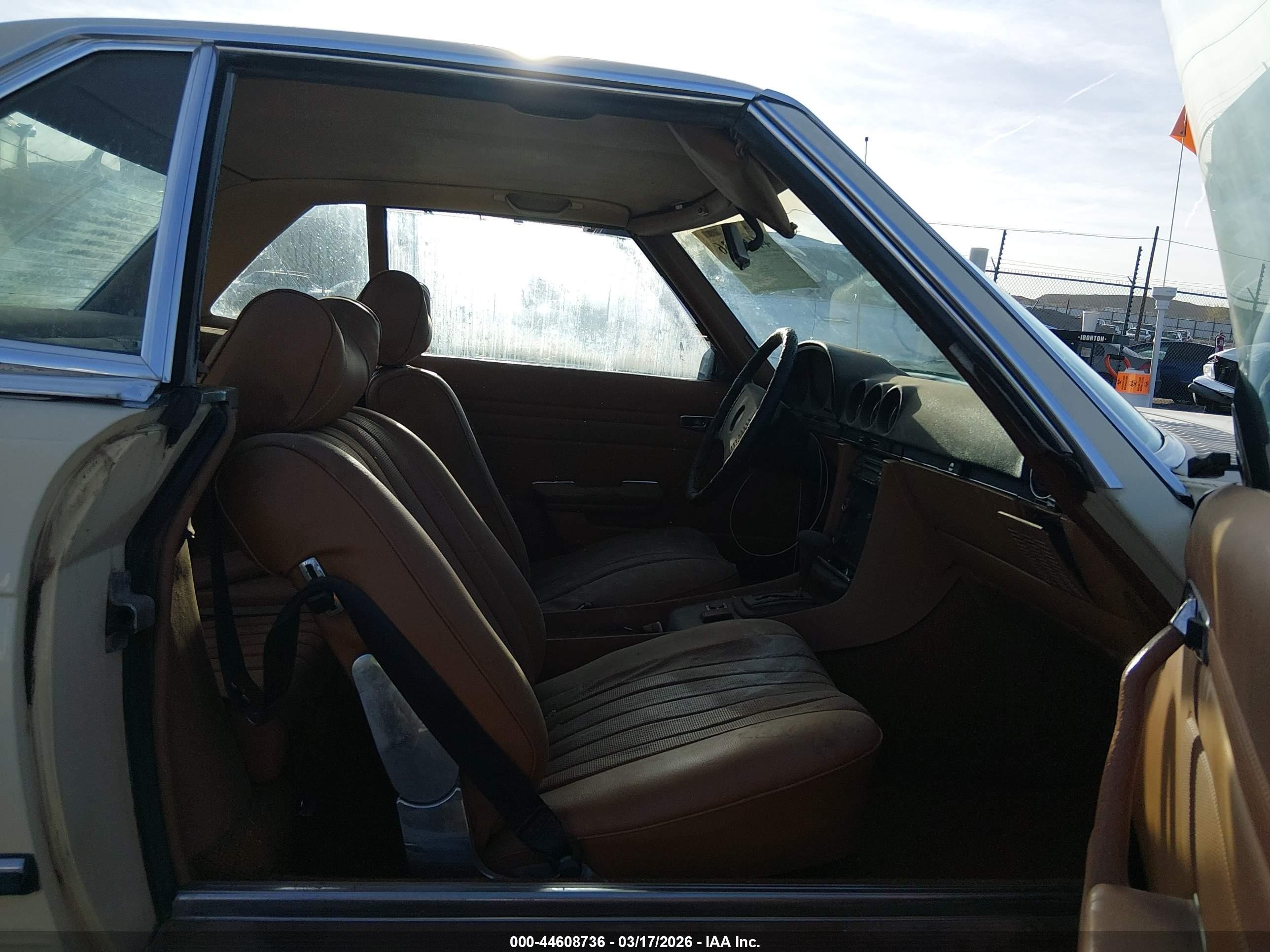 1974 Mercedes-benz 450sl   White vin: 10704412019588   