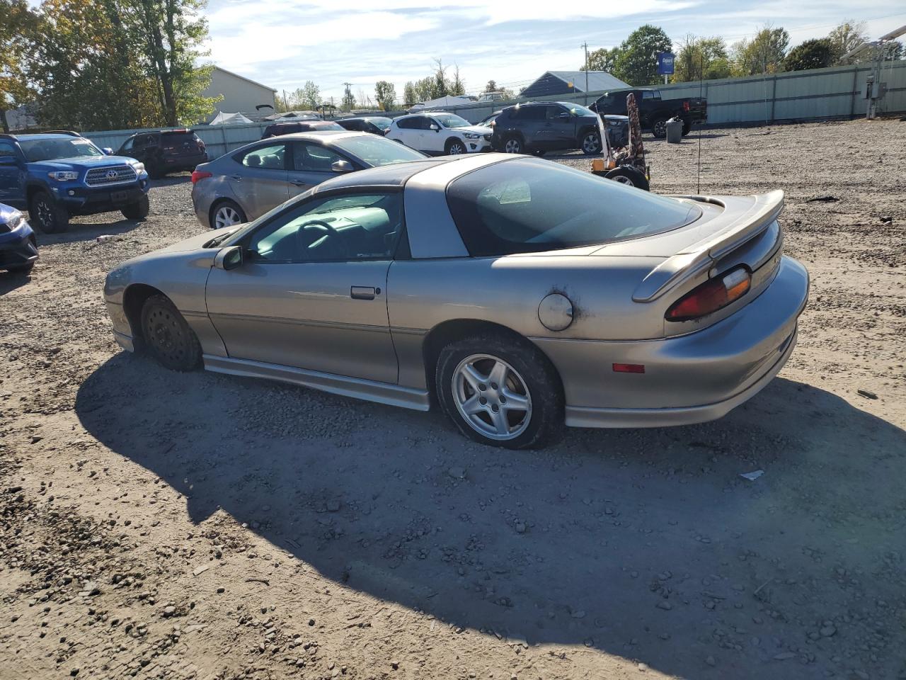 1999 Chevrolet Camaro Желто-коричневый vin: 2G1FP22K8X2120677