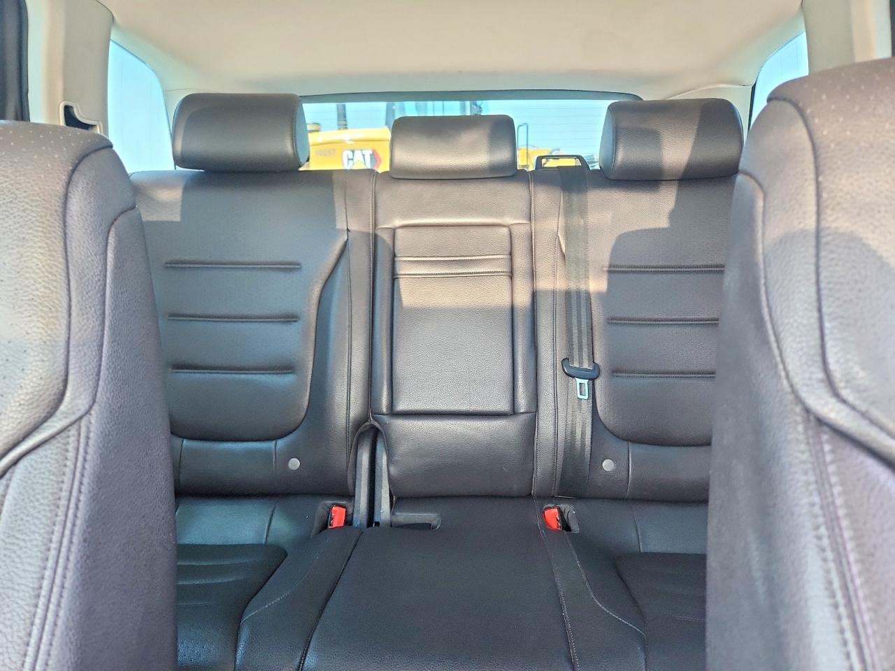2012 Volkswagen Touareg V6 White vin: WVGEF9BP8CD010707