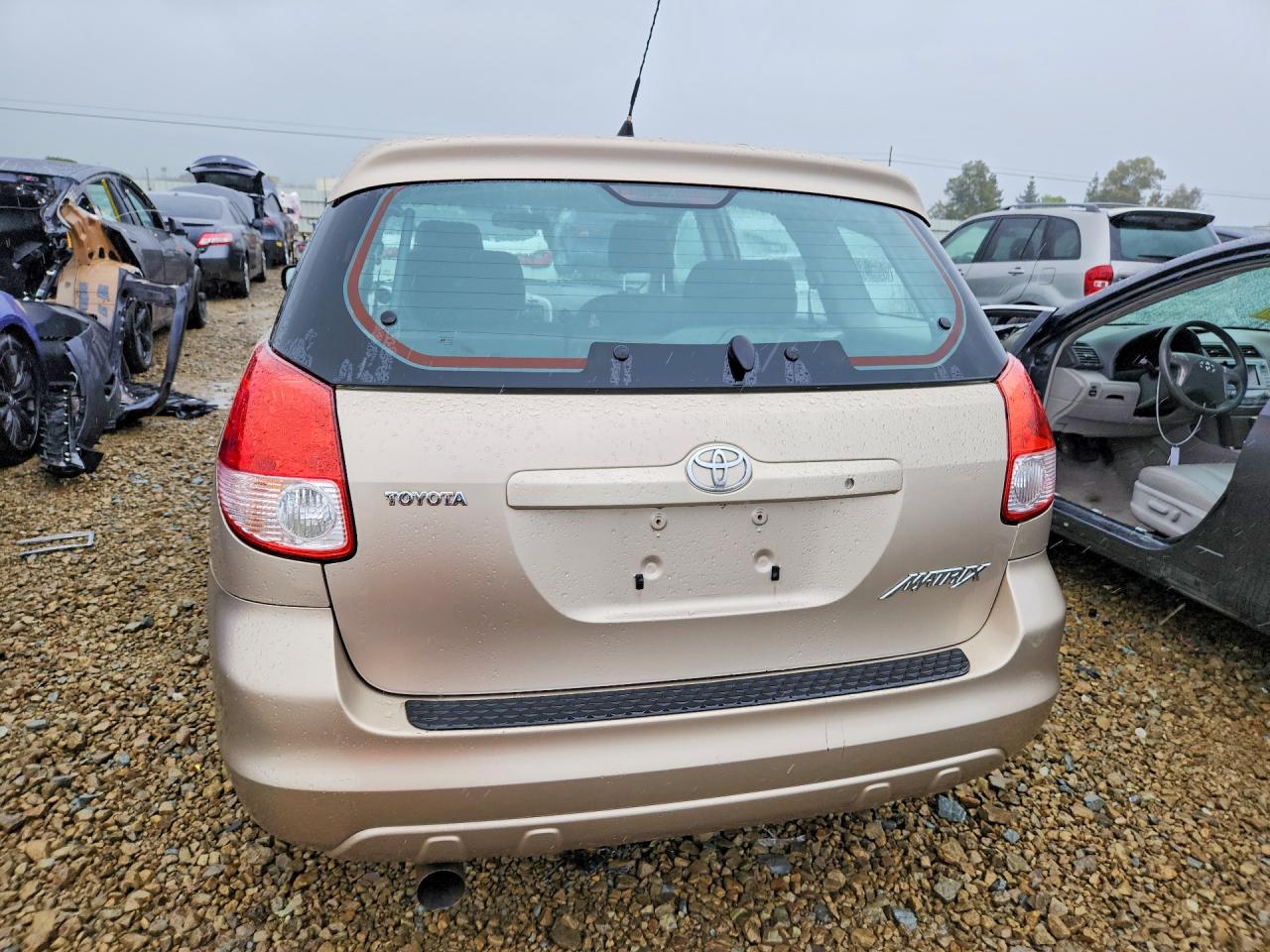 2003 Toyota Corolla Matrix Xr Gold vin: 2T1KR32E33C041189