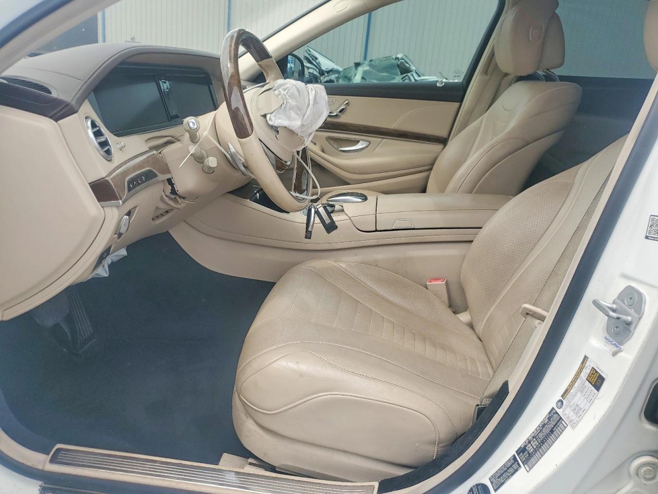 2015 Mercedes-benz S 550 Белый vin: WDDUG8CB2FA145333