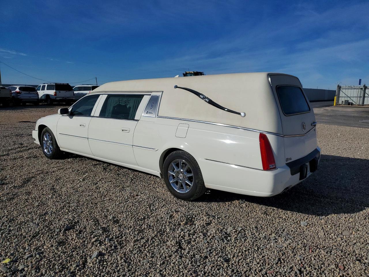 2011 Cadillac Professional Chassis White vin: 1GE7K9C61BU600266