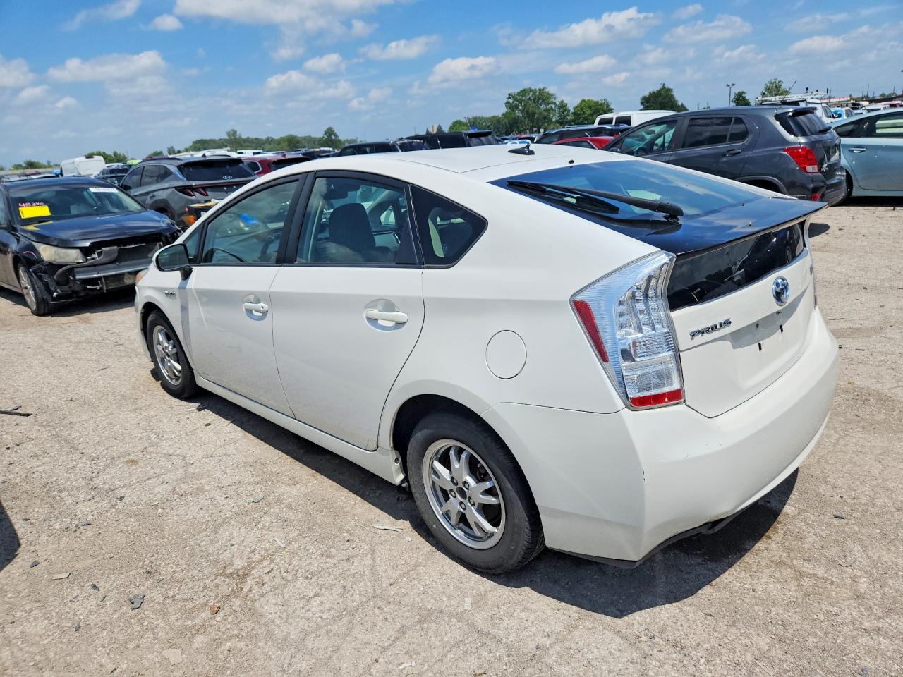 2011 Toyota Prius Two White vin: JTDKN3DU1B5342622