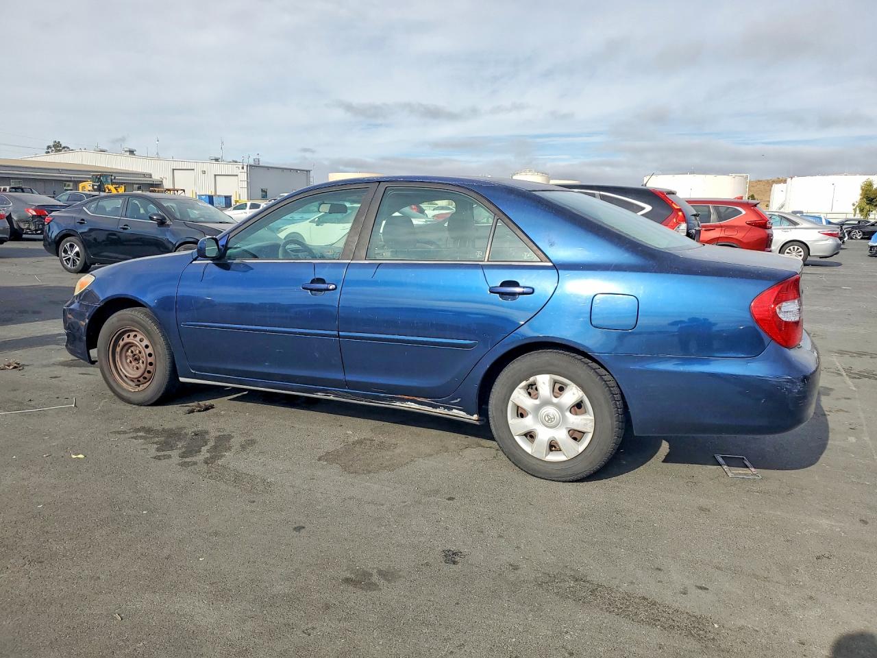 2002 Toyota Camry Le Blue vin: JTDBE32K020096063