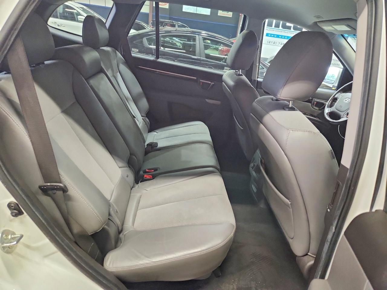 2012 Hyundai Santa Fe Se White vin: 5XYZHDAG8CG156451