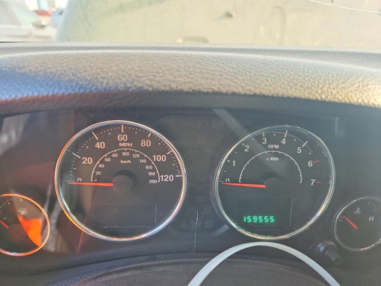 2013 Jeep Wrangler Unlimited Sahara Green vin: 1C4BJWEG5DL602993