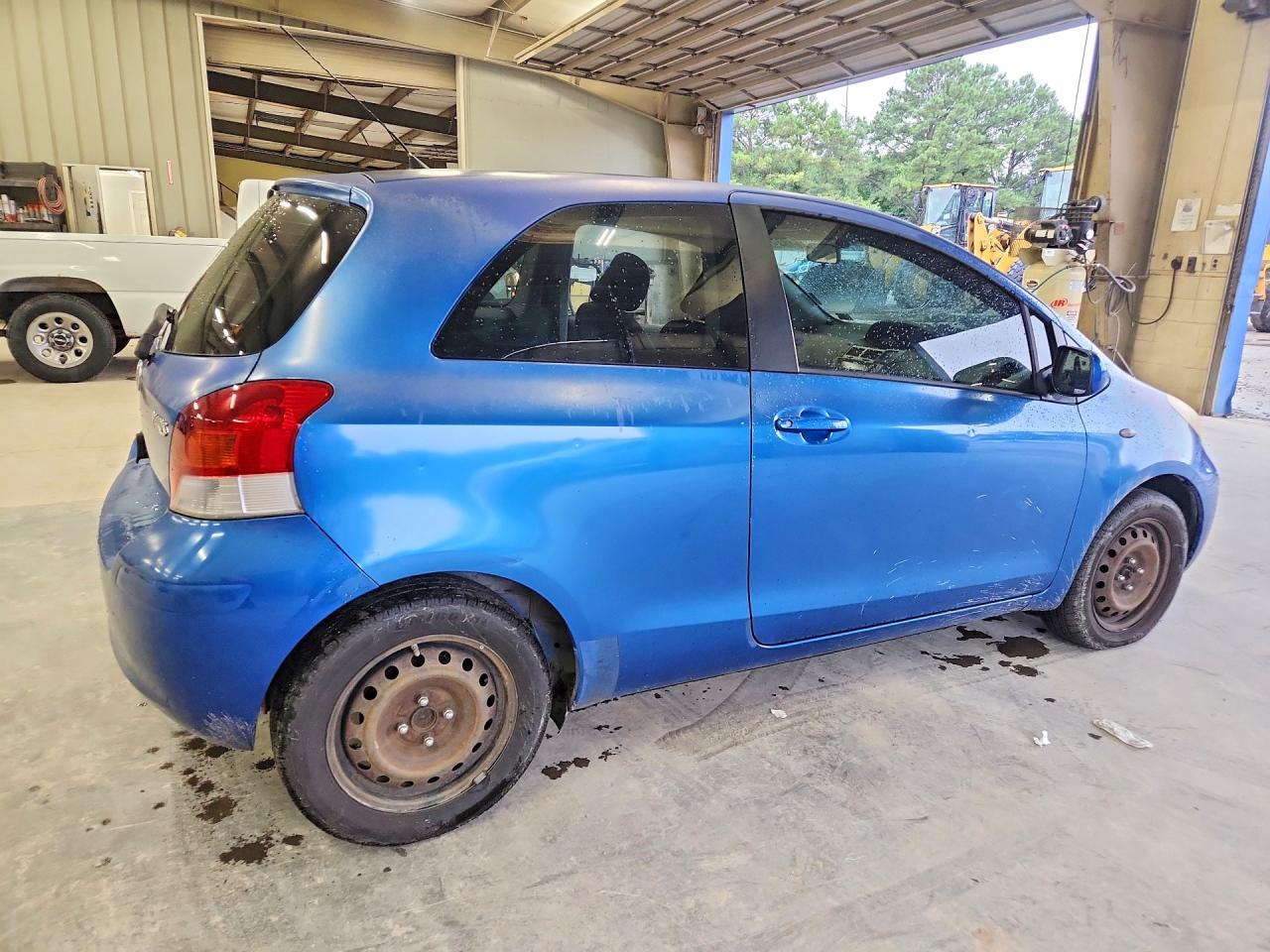 2010 Toyota Yaris Base Blue vin: JTDJT4K34A5321229