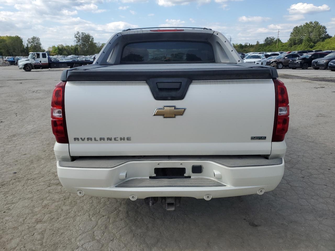 2010 Chevrolet Avalanche Ltz Серебряный vin: 3GNVKGE04AG140719