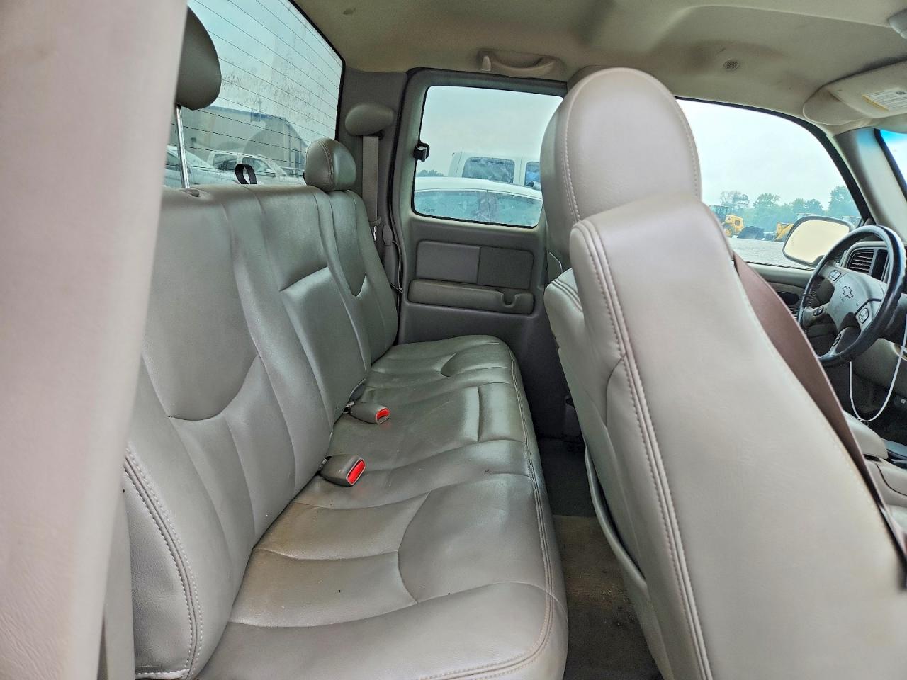 2003 Chevrolet Silverado C1500 Silver vin: 2GCEC19T431353799
