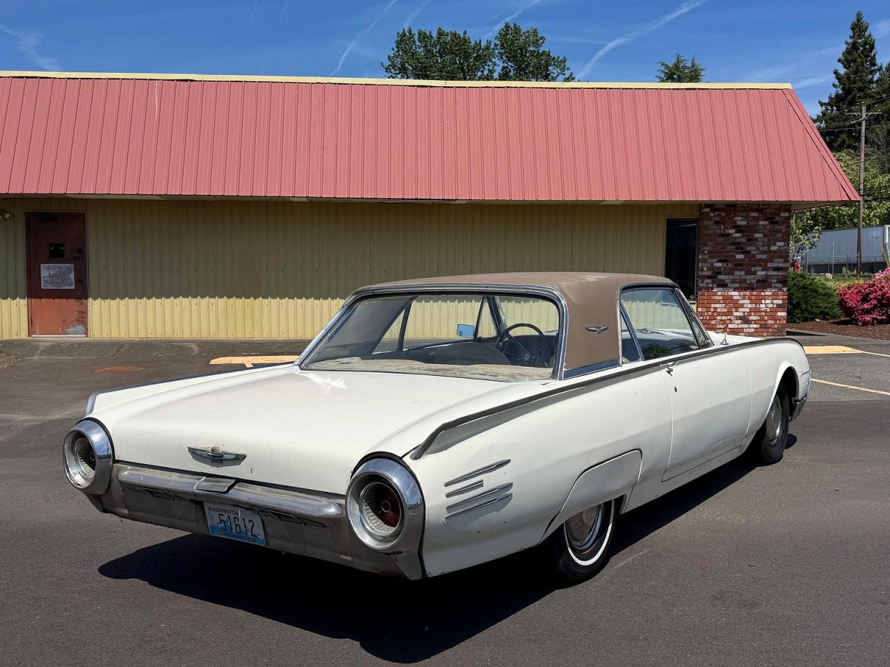 1961 Ford T-bird Two Tone vin: 1Y71Z139615