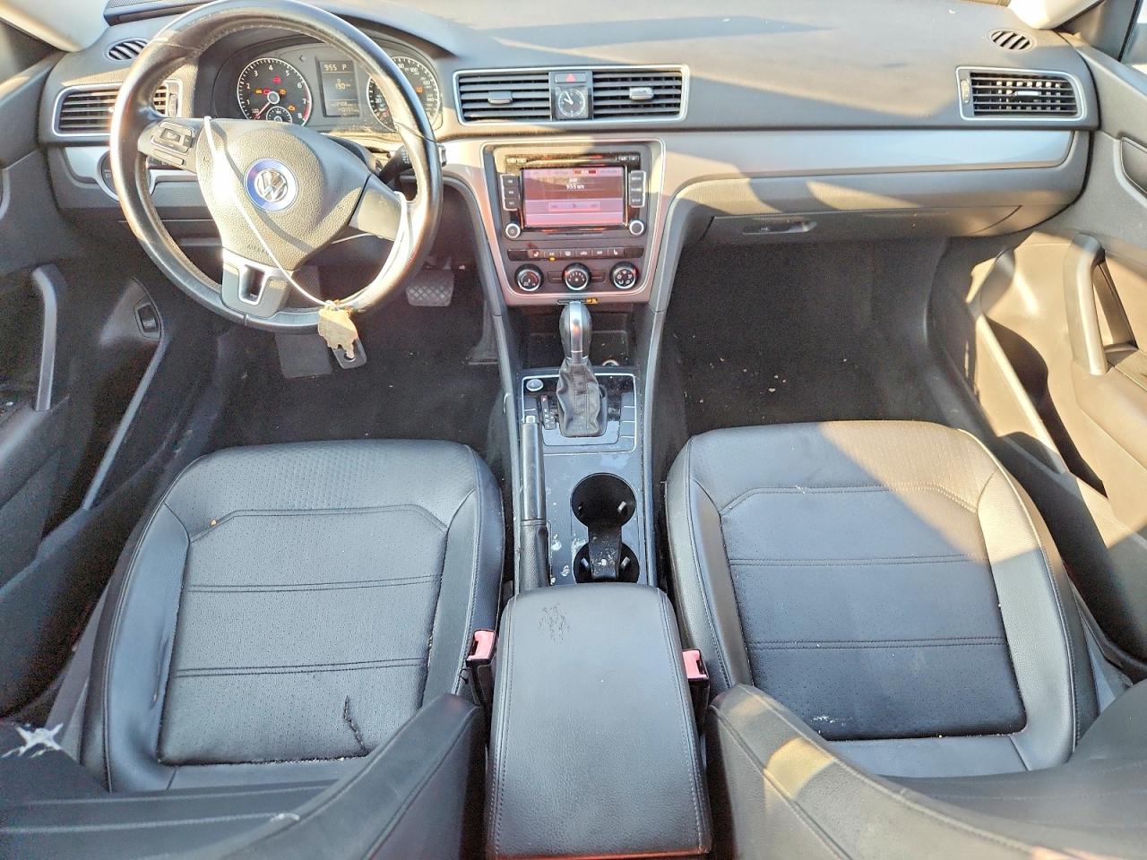 2015 Volkswagen Passat S Серебряный vin: 1VWAS7A35FC120140