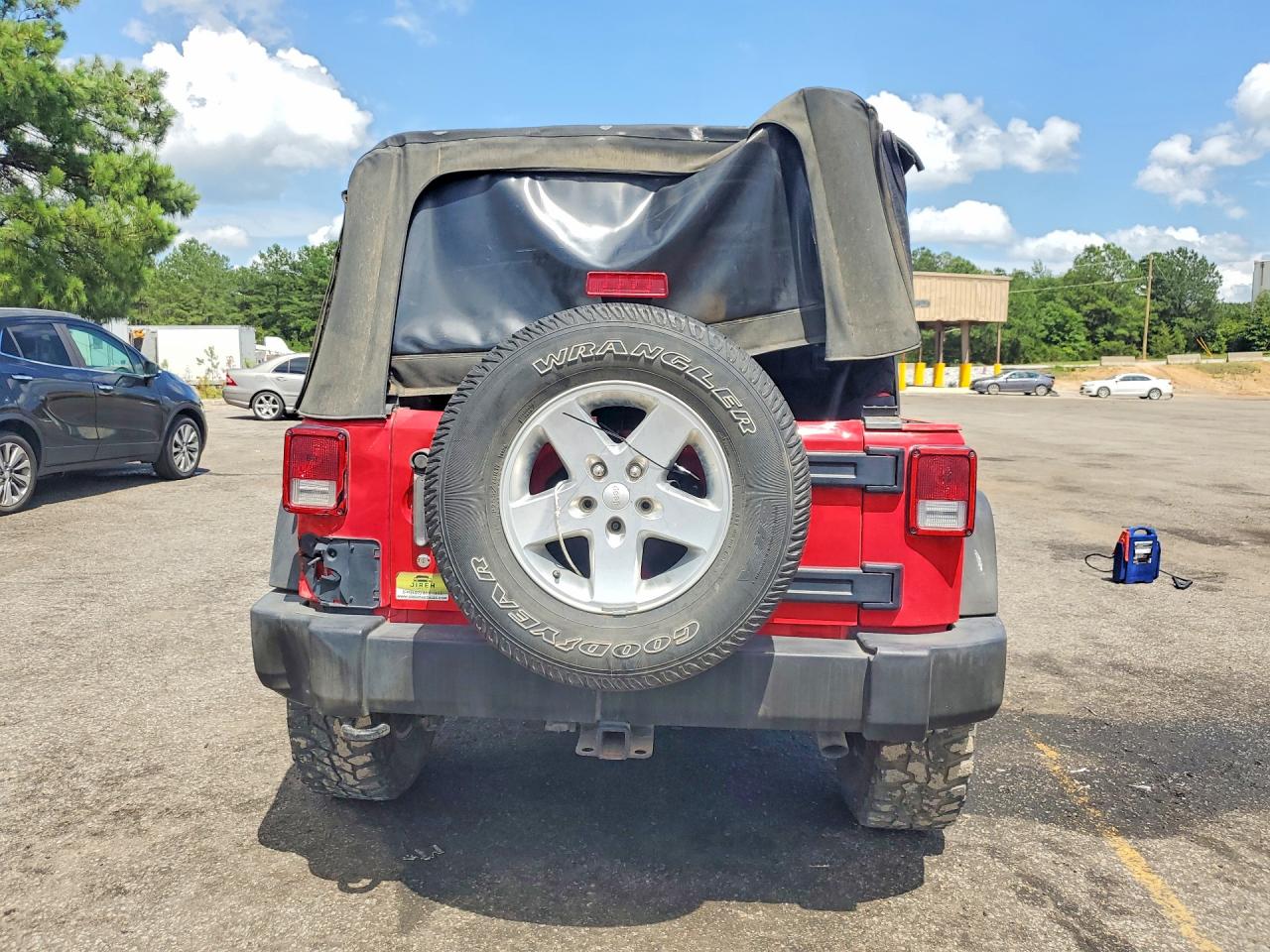 2015 Jeep Wrangler Unlimited Sport Red vin: 1C4BJWDGXFL620877