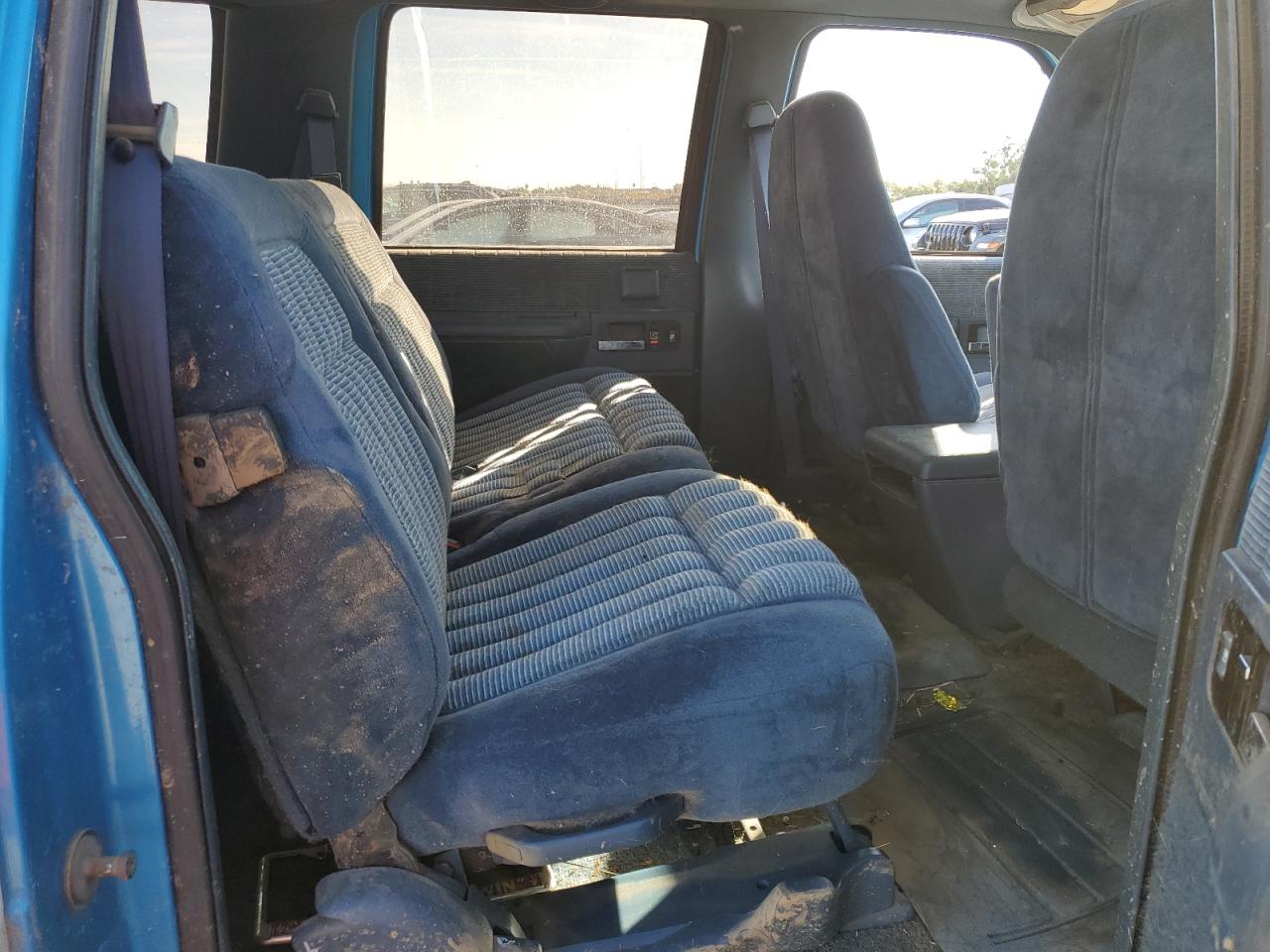 1992 Chevrolet Suburban C2500 Blue vin: 1GNGC26N6NJ331467