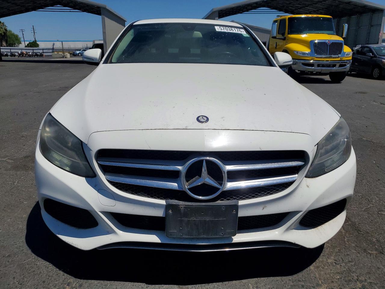 2015 Mercedes-benz C 300 White vin: 55SWF4JB4FU085529