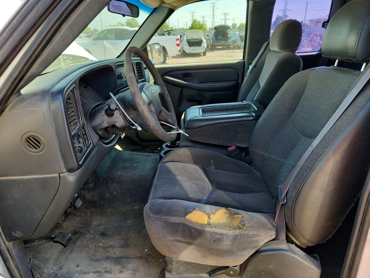 2003 Chevrolet Silverado C2500 Heavy Duty White vin: 1GCHC29UX3E274440