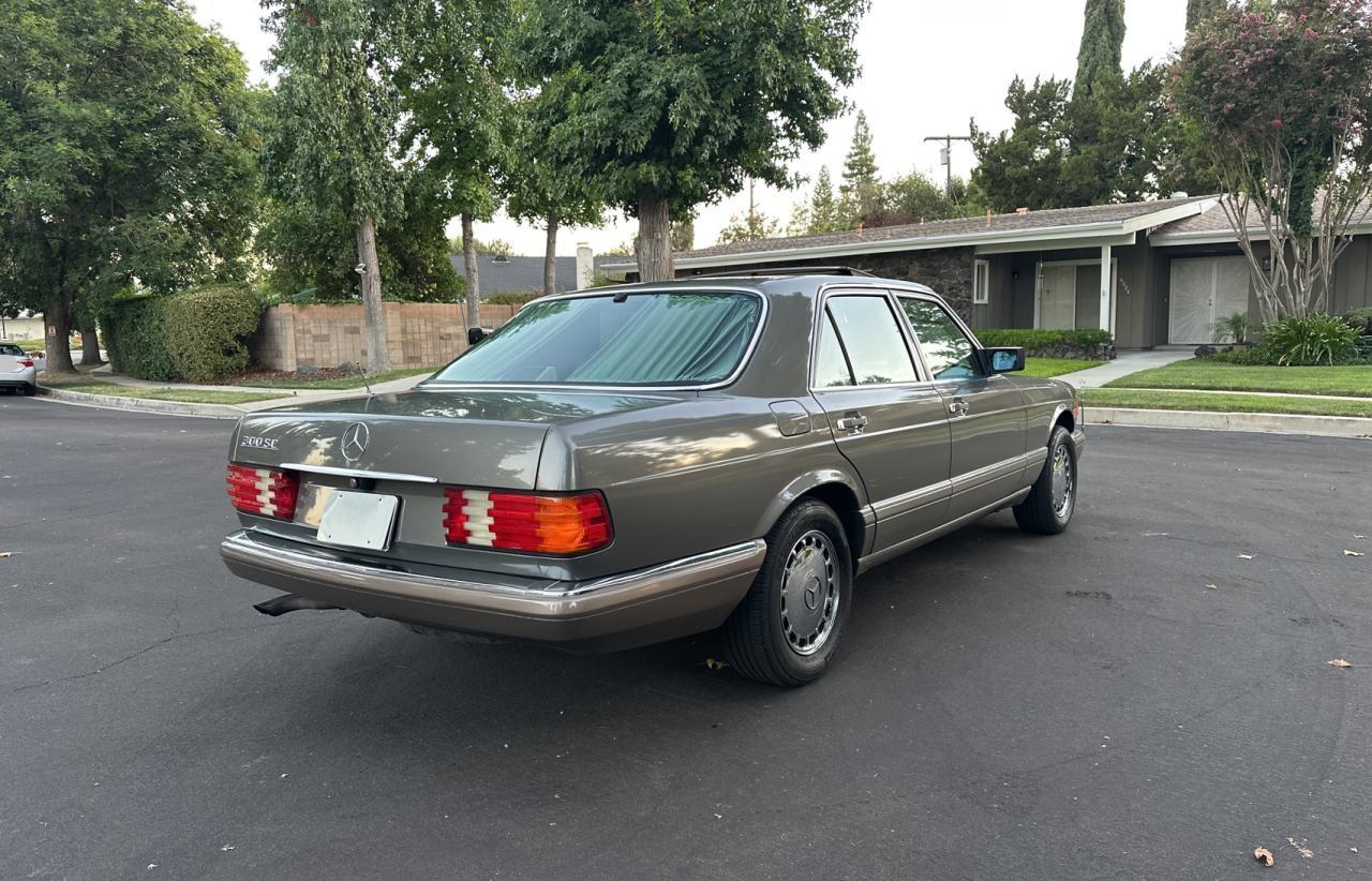 1989 Mercedes-benz 300 Se Коричневый vin: WDBCA24D2KA446391