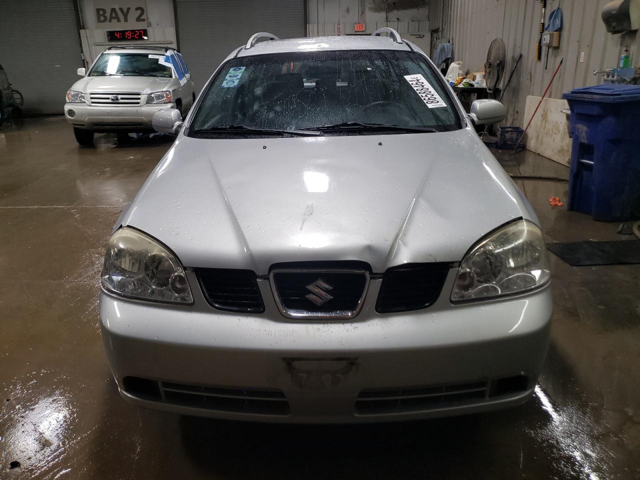 2005 Suzuki Forenza S Silver vin: KL5JD86ZX5K084620